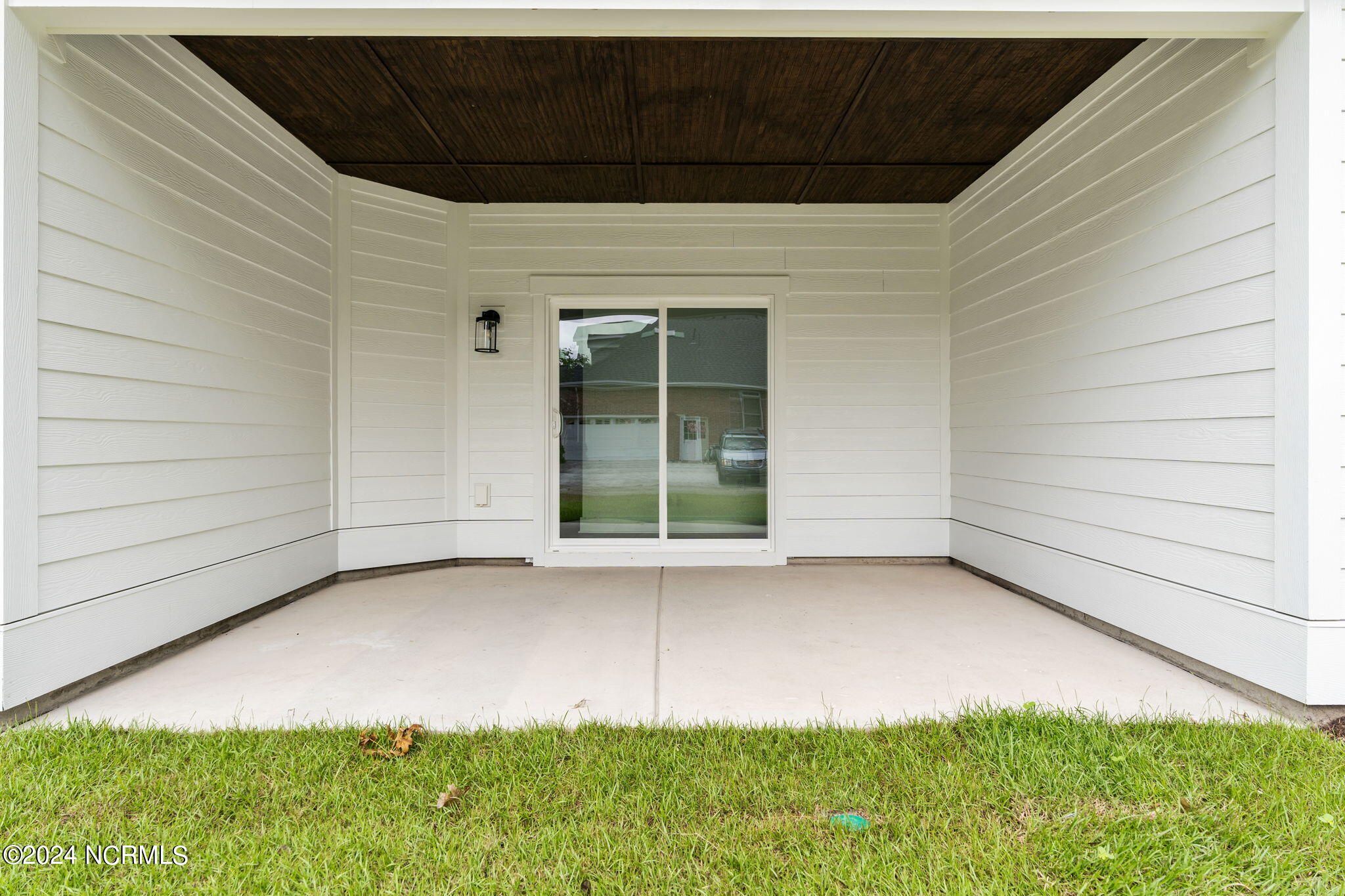 9220 Hutton Heights Way Property Photo 4