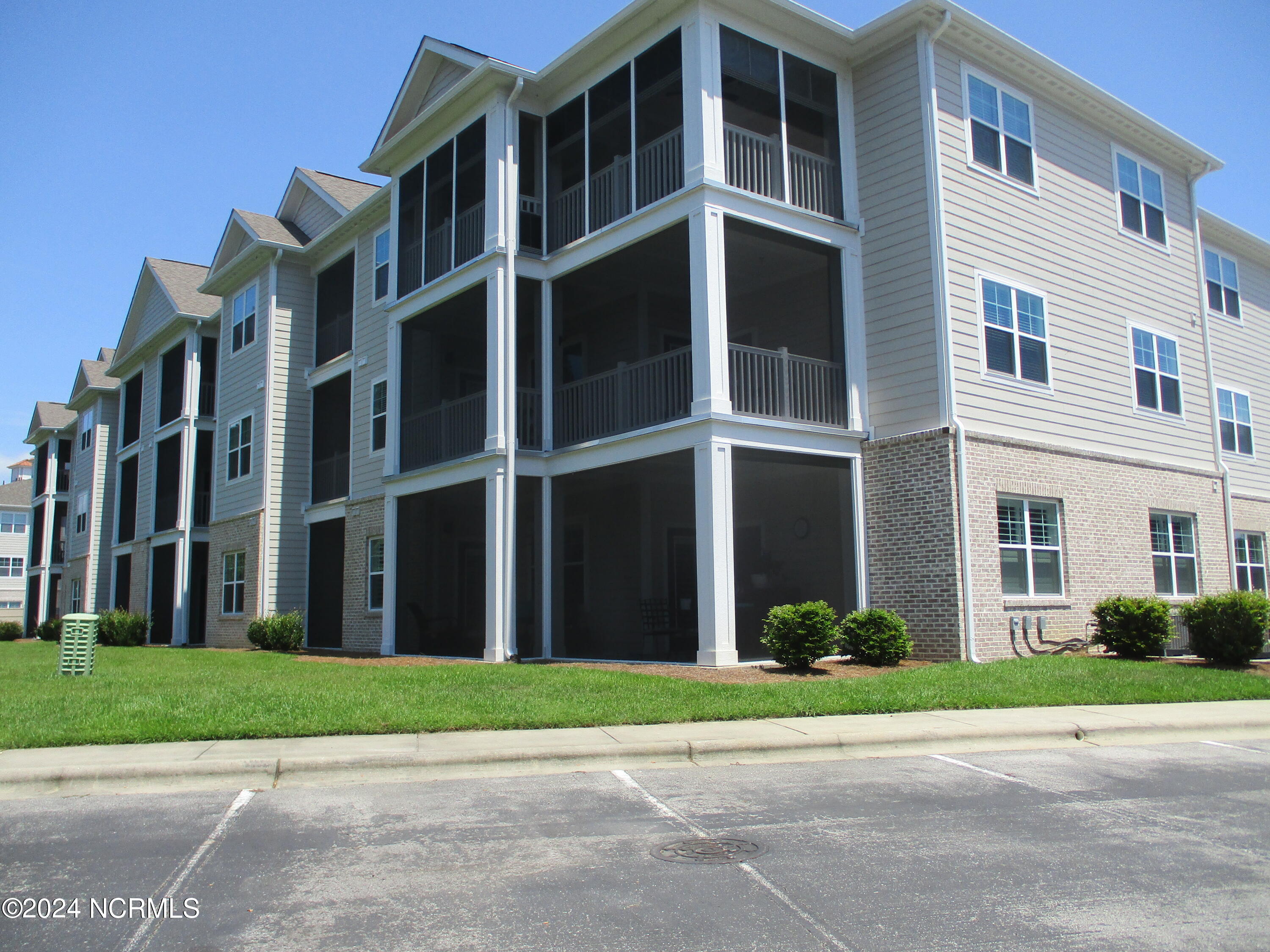 395 S Crow Creek Drive 1606 Property Photo 2