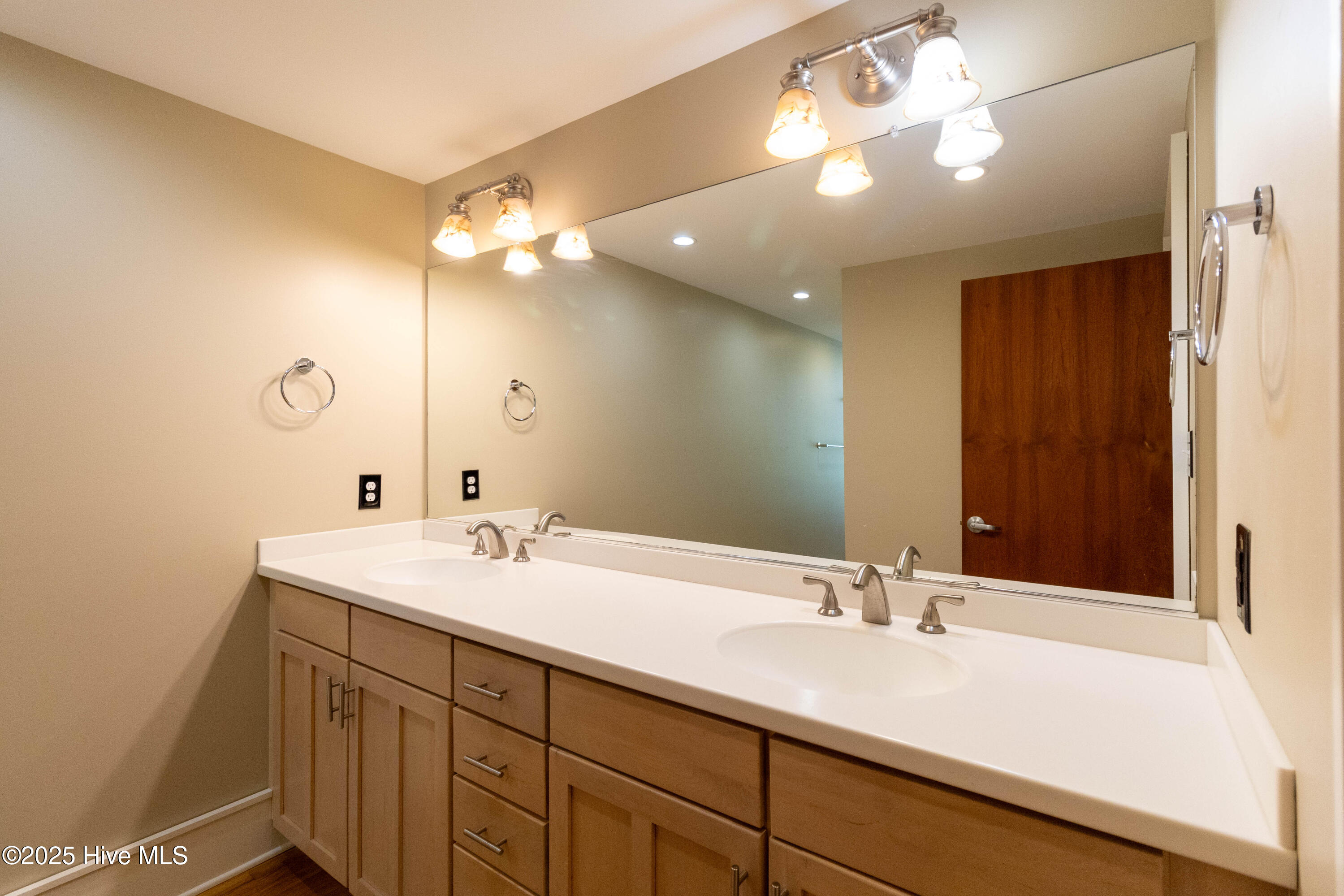 715 Mcmullan Avenue Unit 204 Property Photo 6