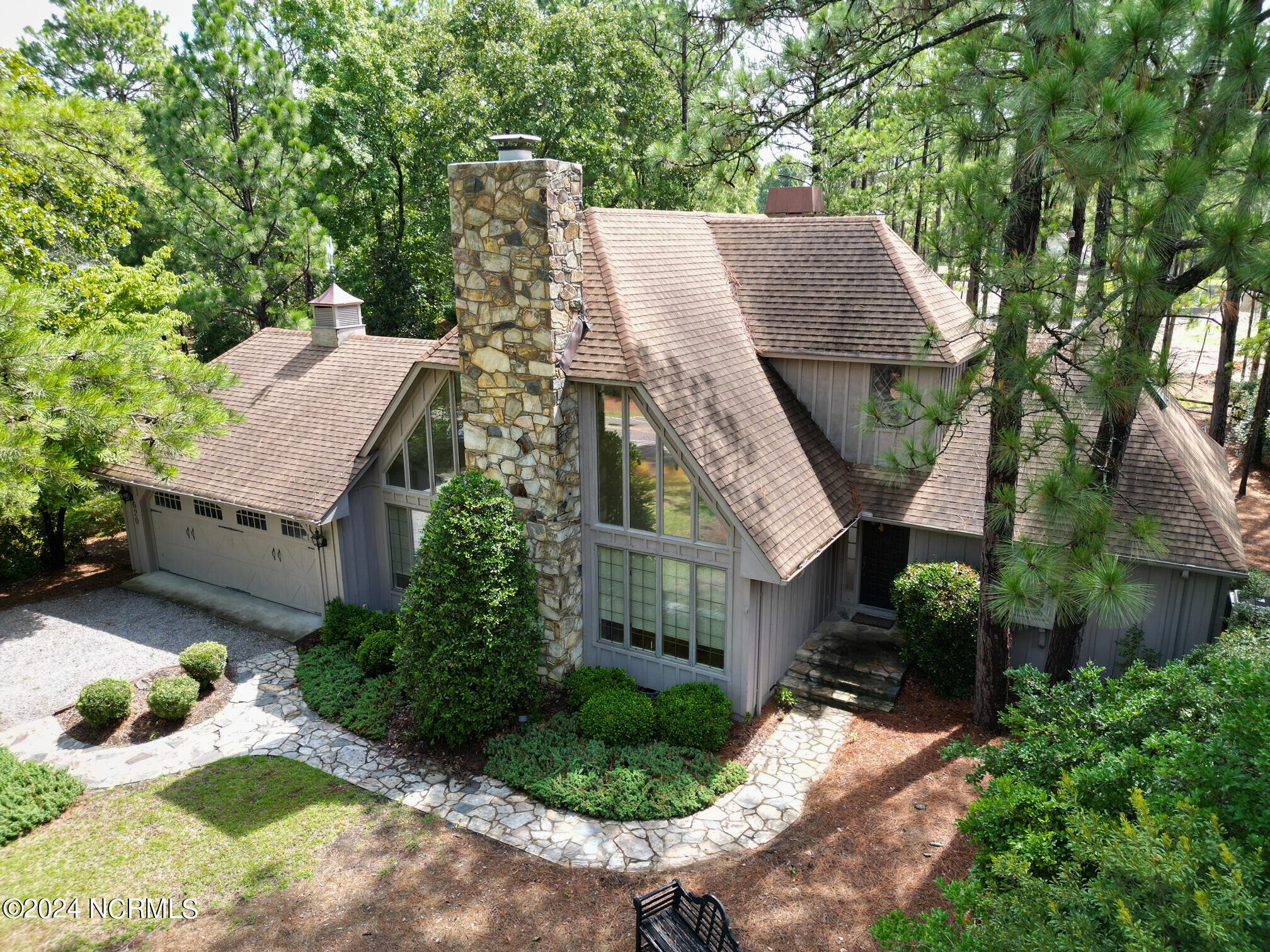 620 Diamondhead Drive S Property Photo 3