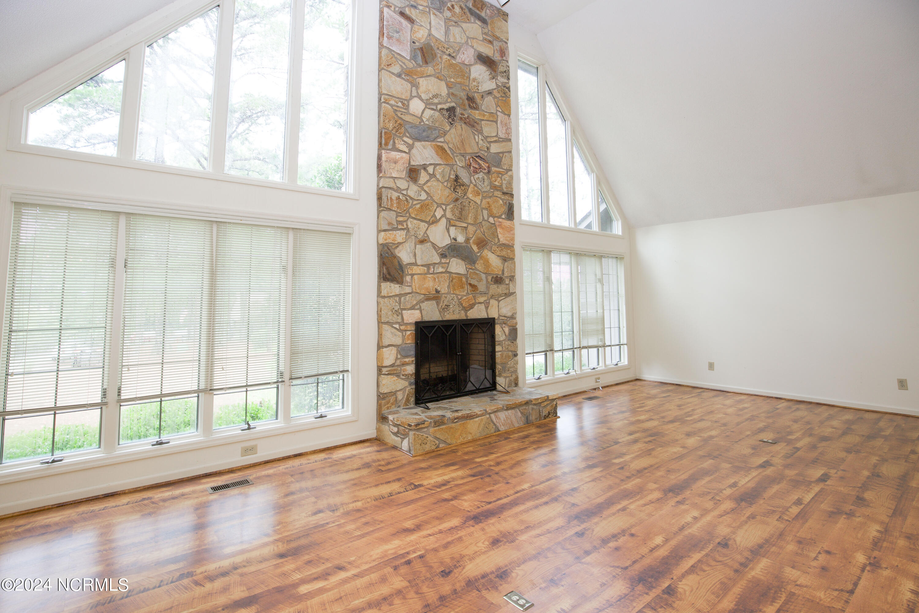 620 Diamondhead Drive S Property Photo 13