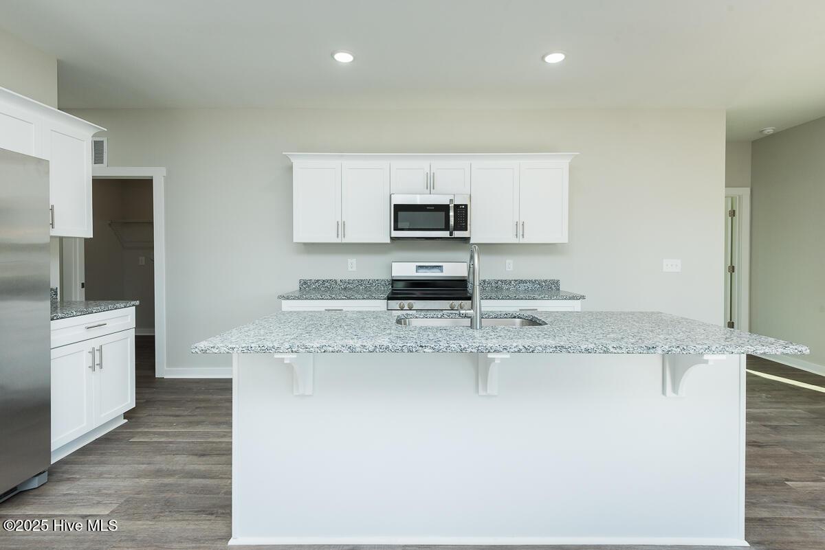 300 Yellowwood Avenue Property Photo 4