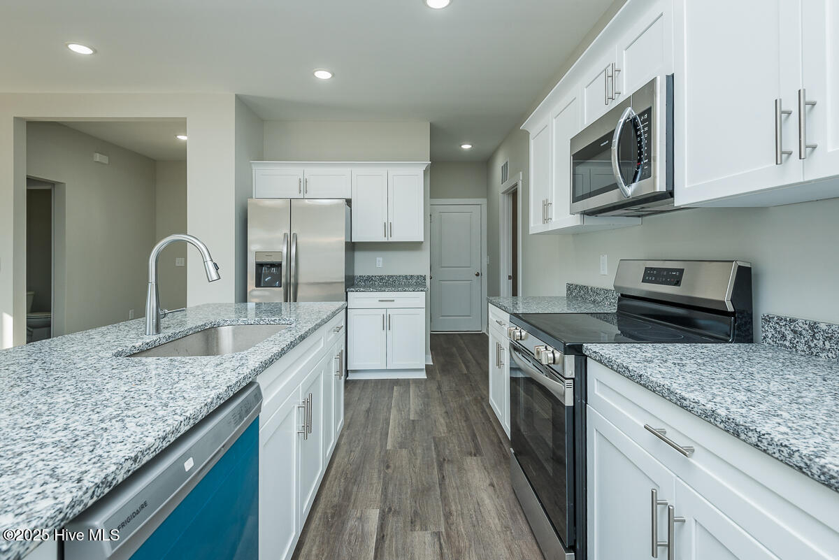 300 Yellowwood Avenue Property Photo 6