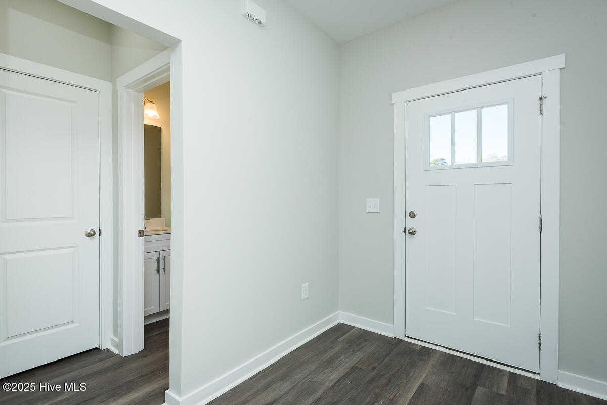 300 Yellowwood Avenue Property Photo 14