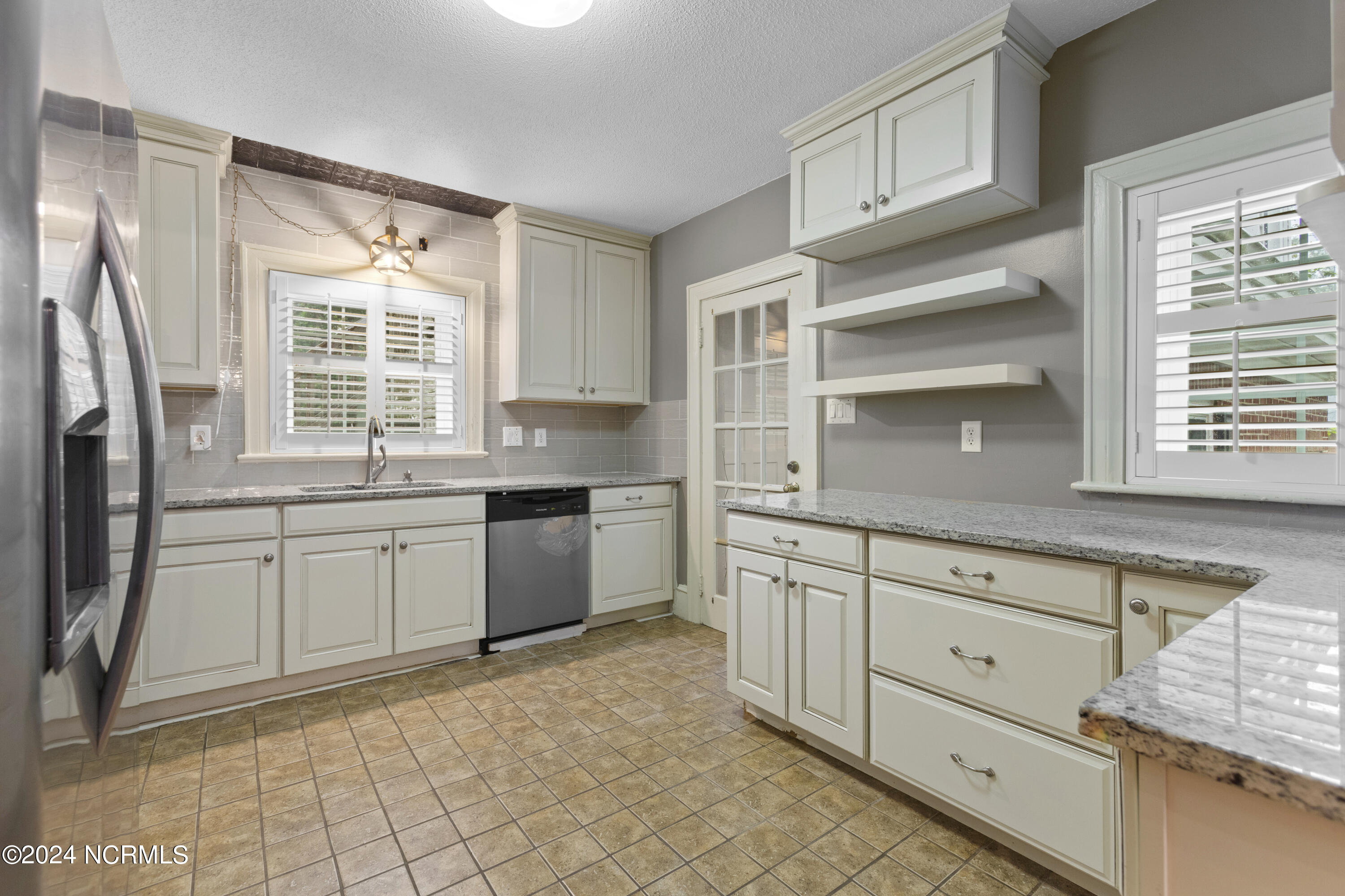 816 River Road Property Photo 14