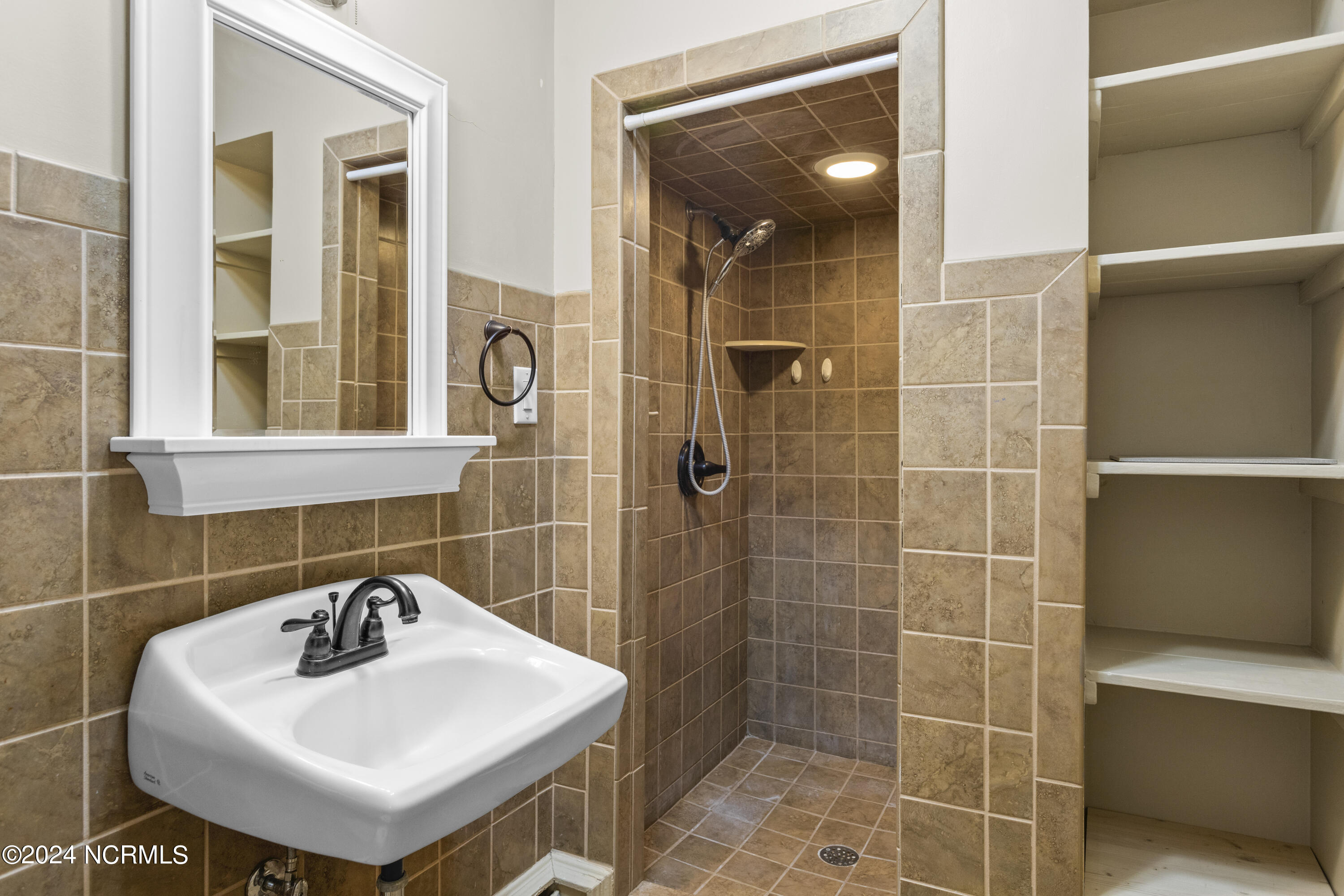 816 River Road Property Photo 30