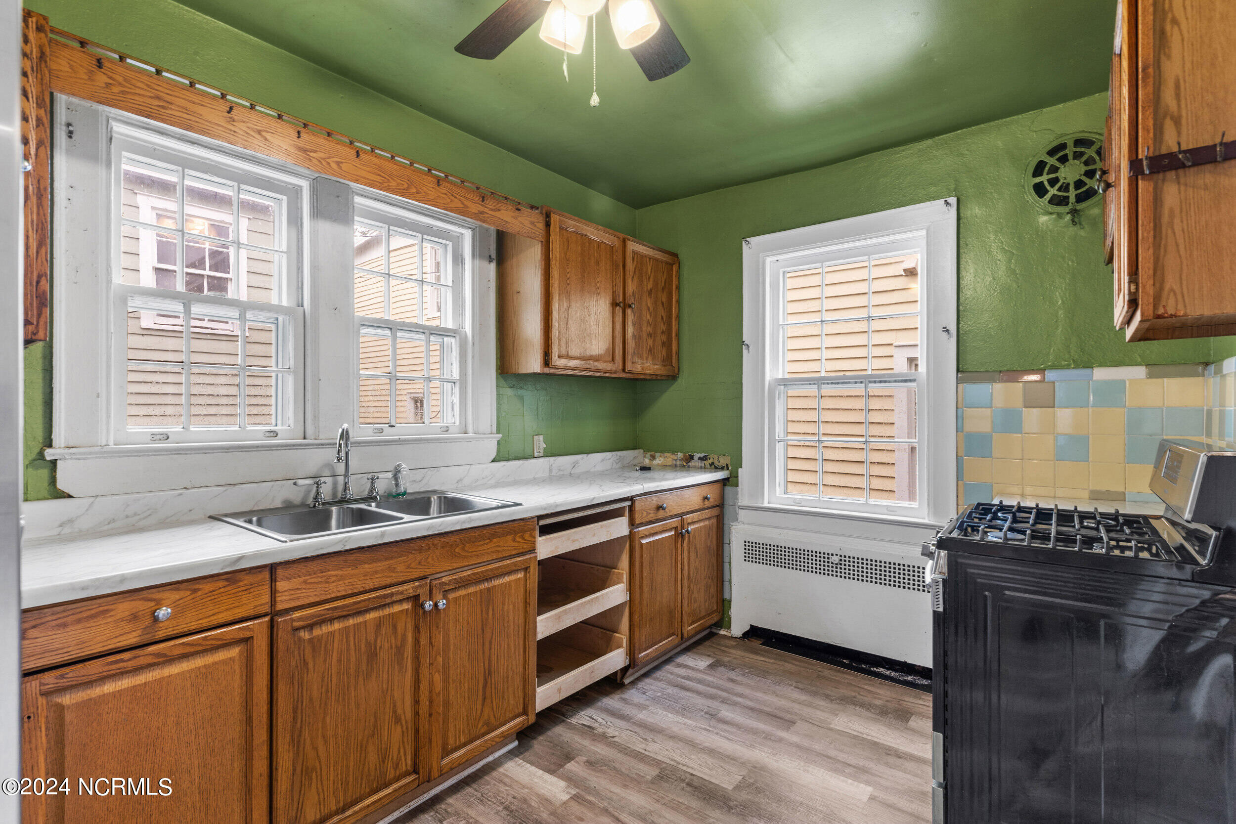 418 Orange Street Property Photo 16