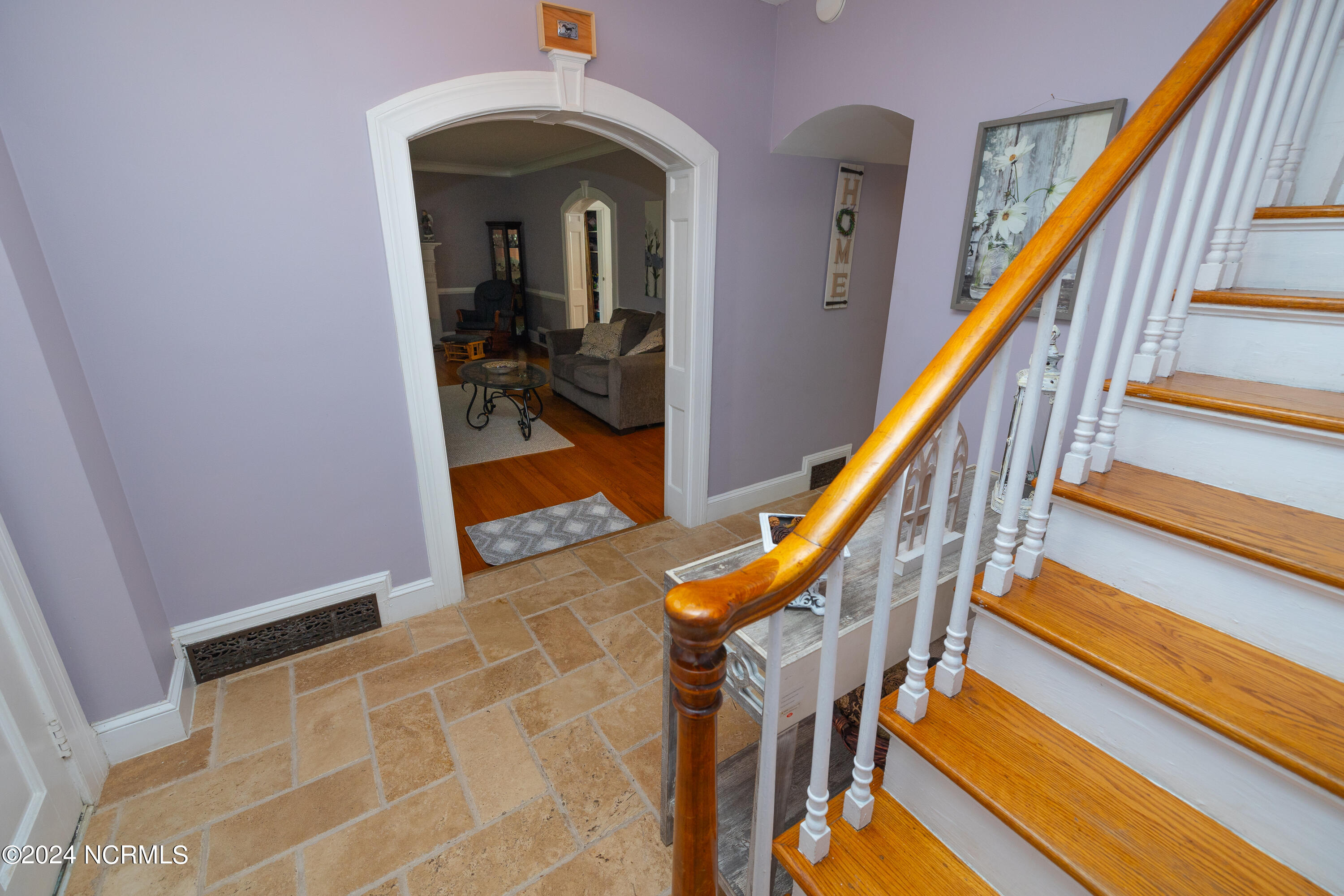 1048 E Rock Spring Road Property Photo 4