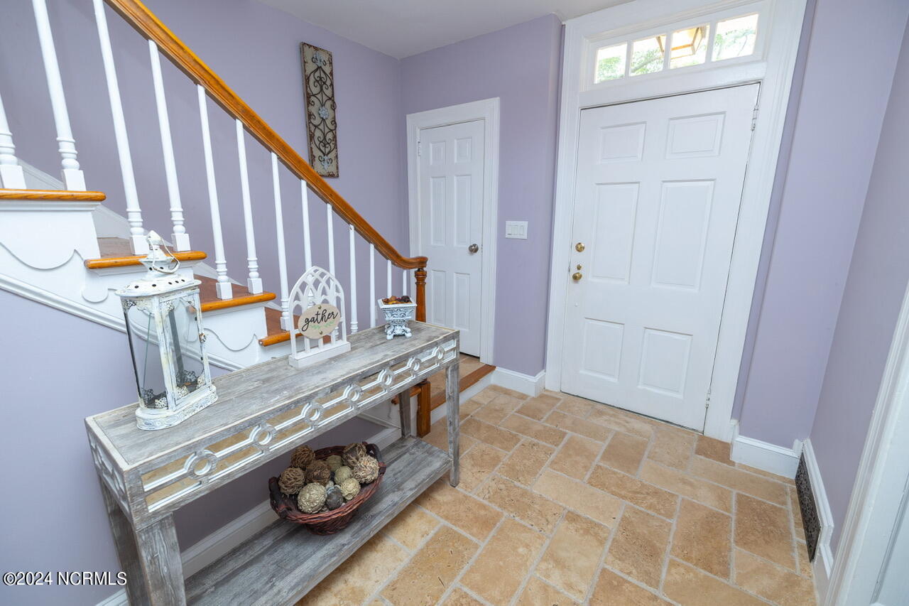 1048 E Rock Spring Road Property Photo 5