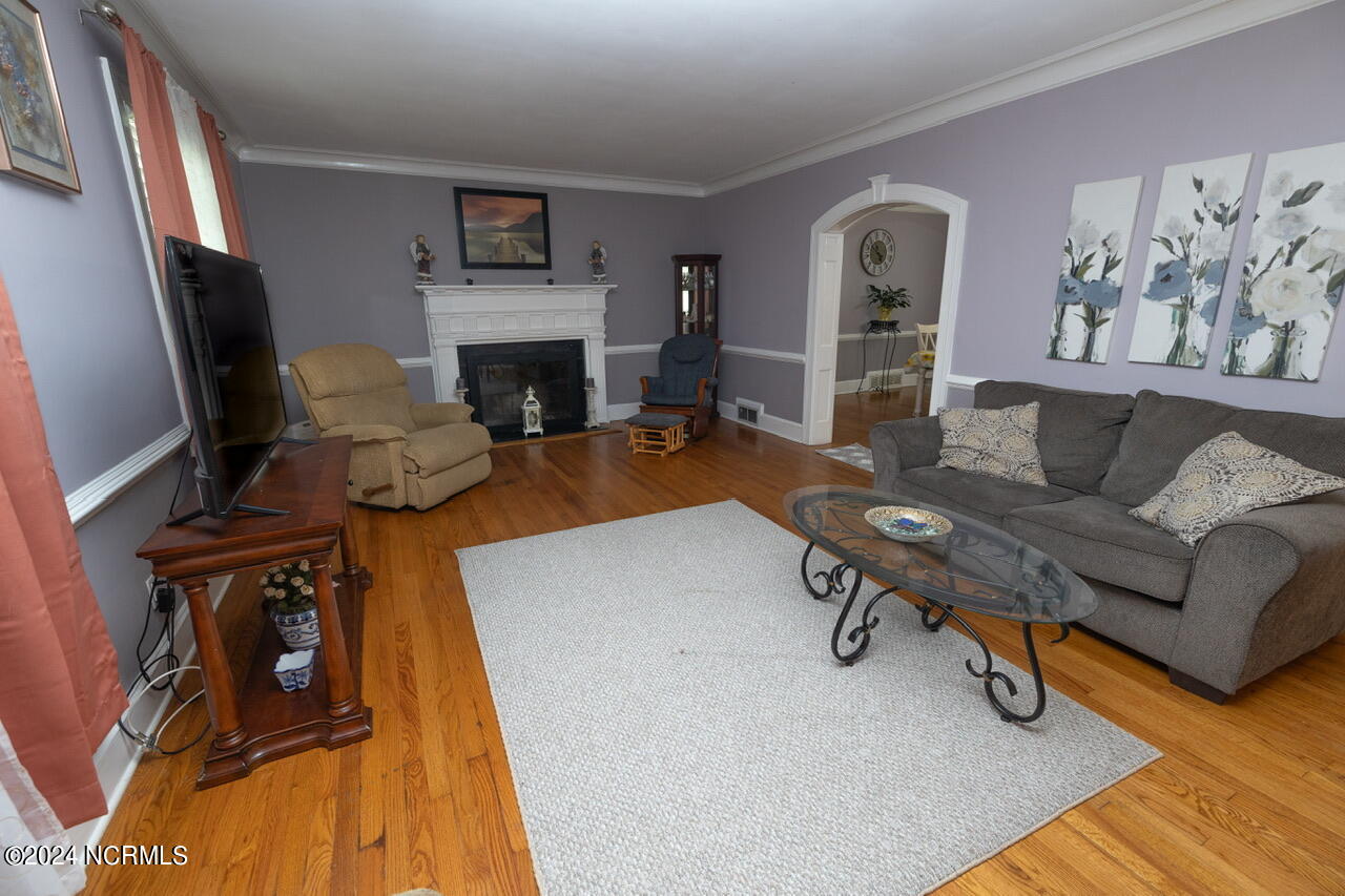 1048 E Rock Spring Road Property Photo 6