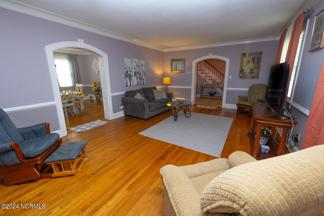 1048 E Rock Spring Road Property Photo 7