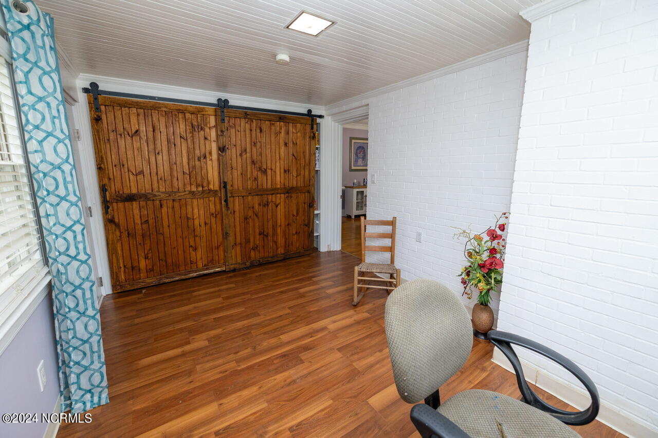 1048 E Rock Spring Road Property Photo 10