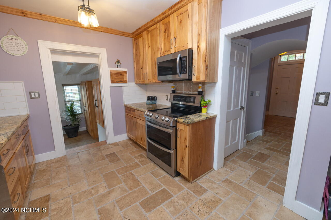 1048 E Rock Spring Road Property Photo 13