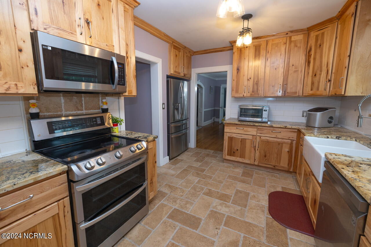 1048 E Rock Spring Road Property Photo 14
