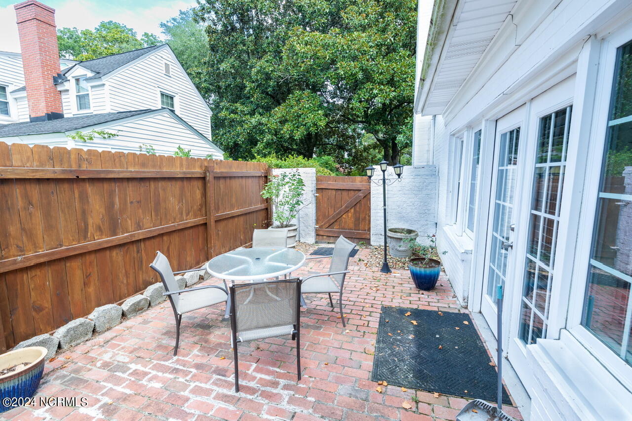 1048 E Rock Spring Road Property Photo 17