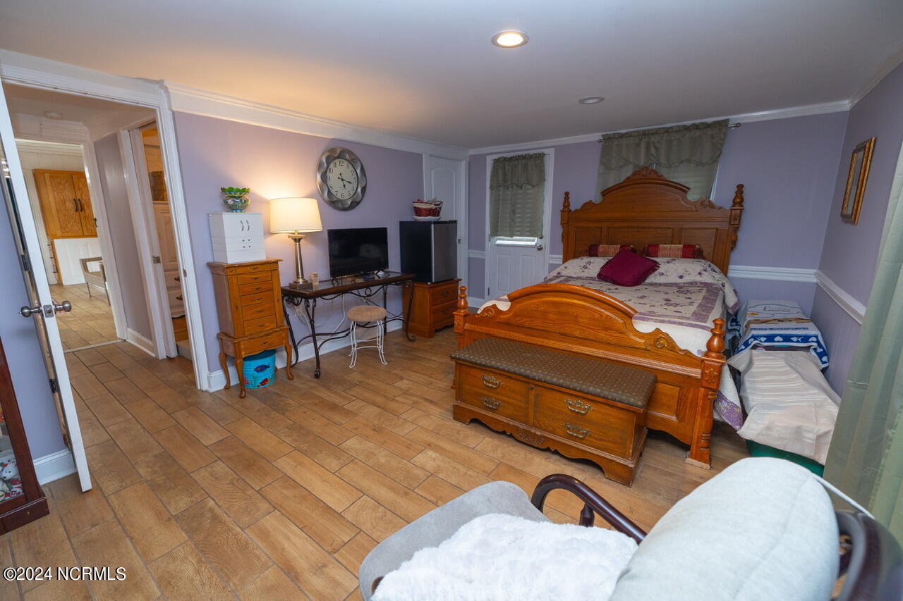 1048 E Rock Spring Road Property Photo 19