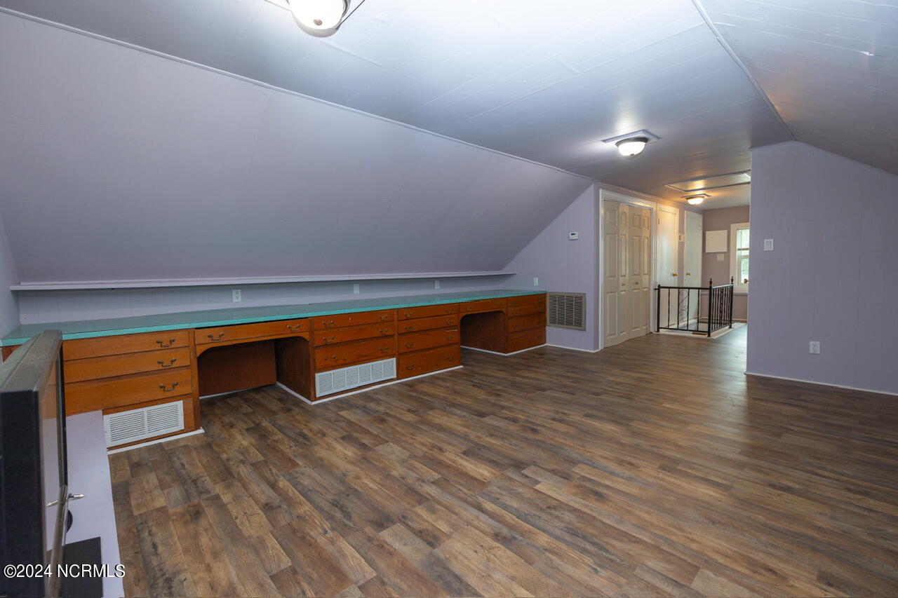 1048 E Rock Spring Road Property Photo 41