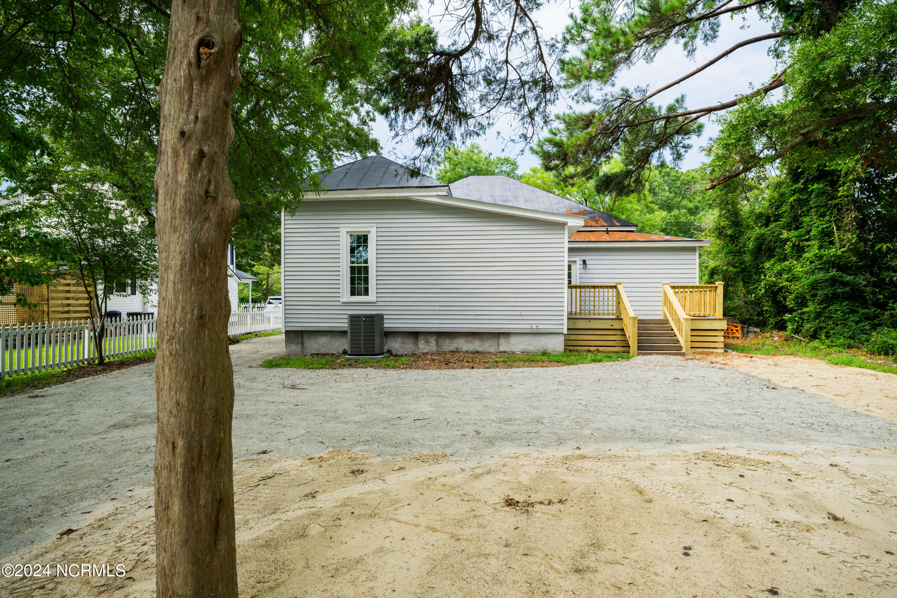 108 E Hargett Street Property Photo 6