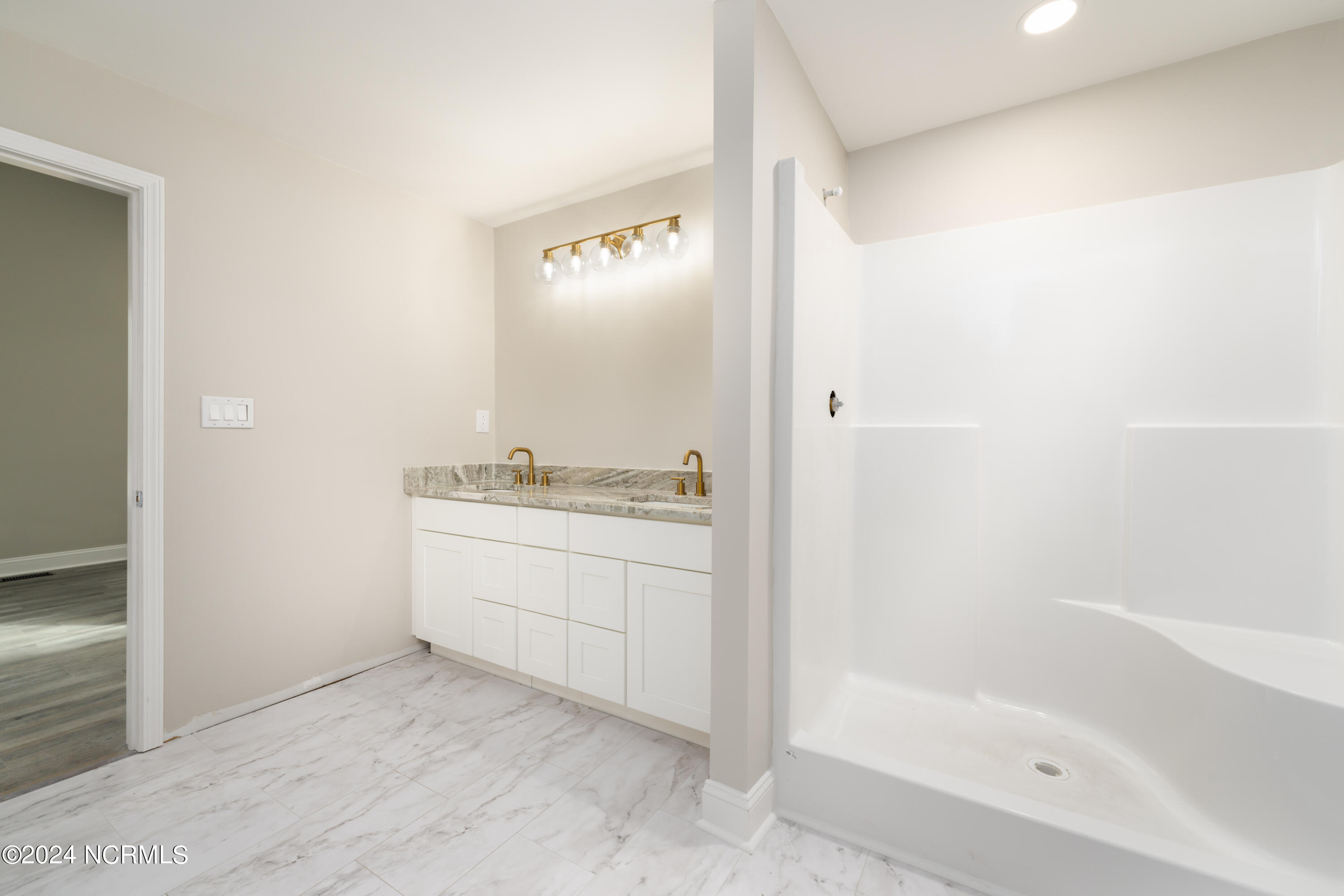 108 E Hargett Street Property Photo 22