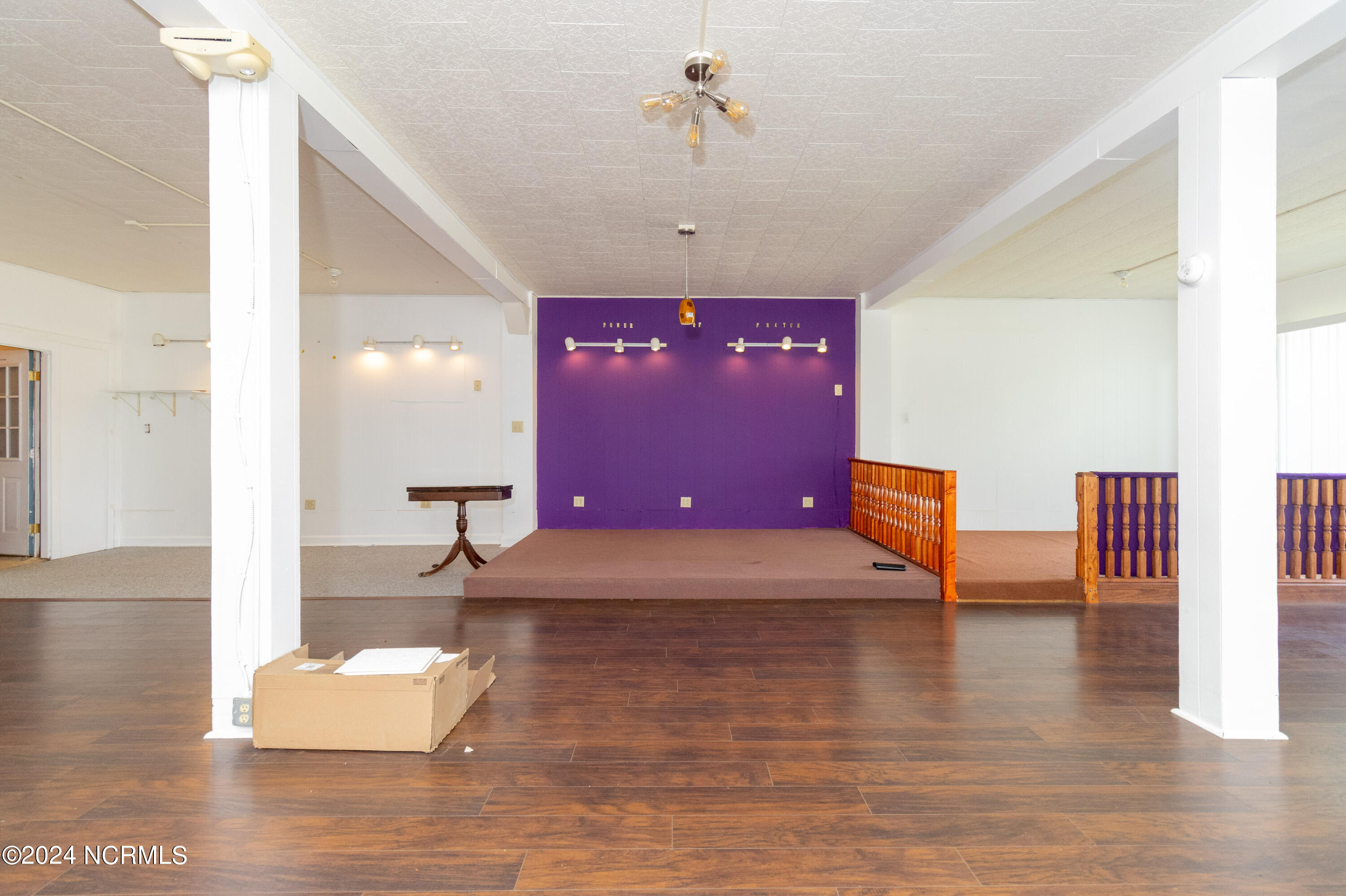 1111 N Oakum Street Property Photo 8