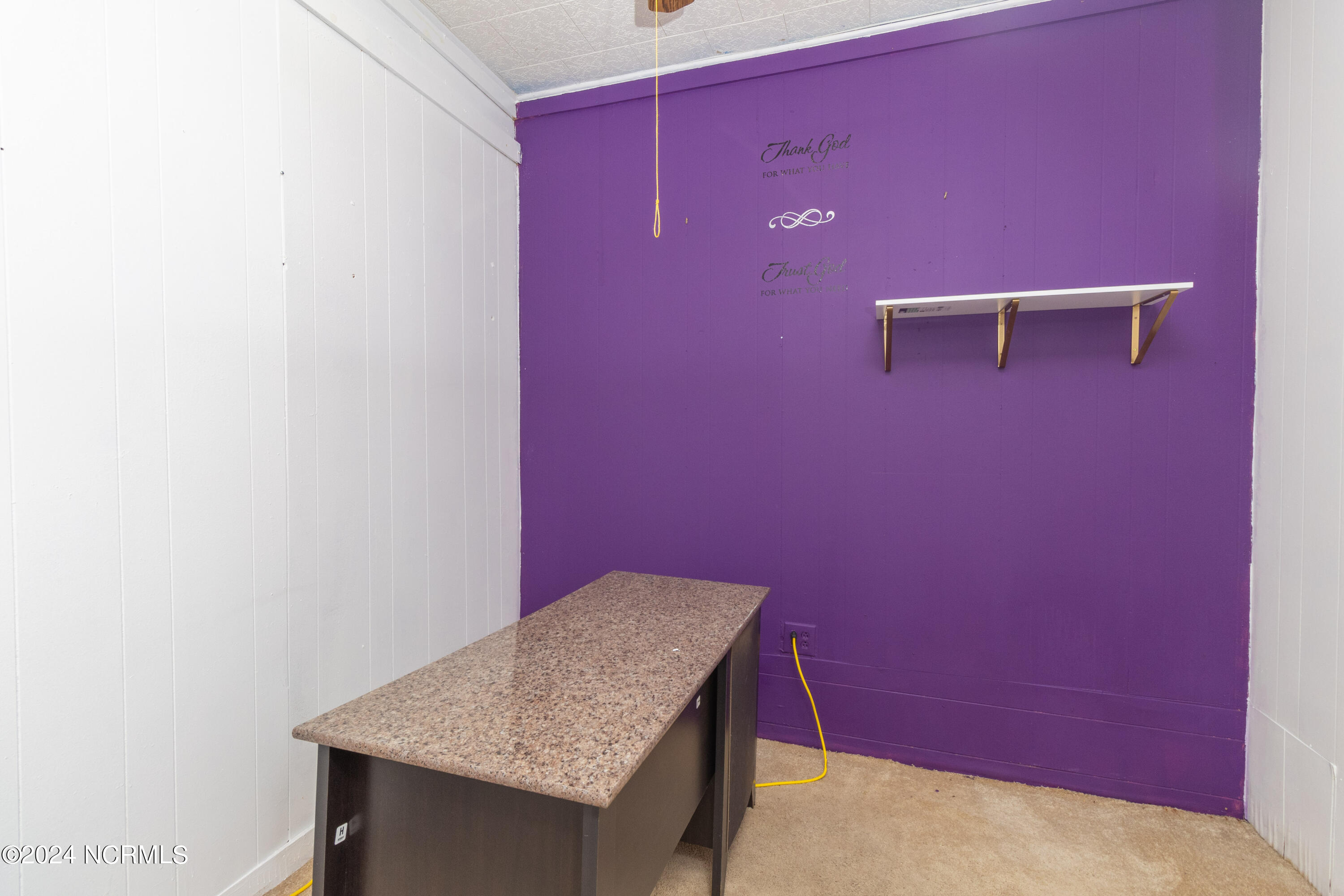 1111 N Oakum Street Property Photo 10