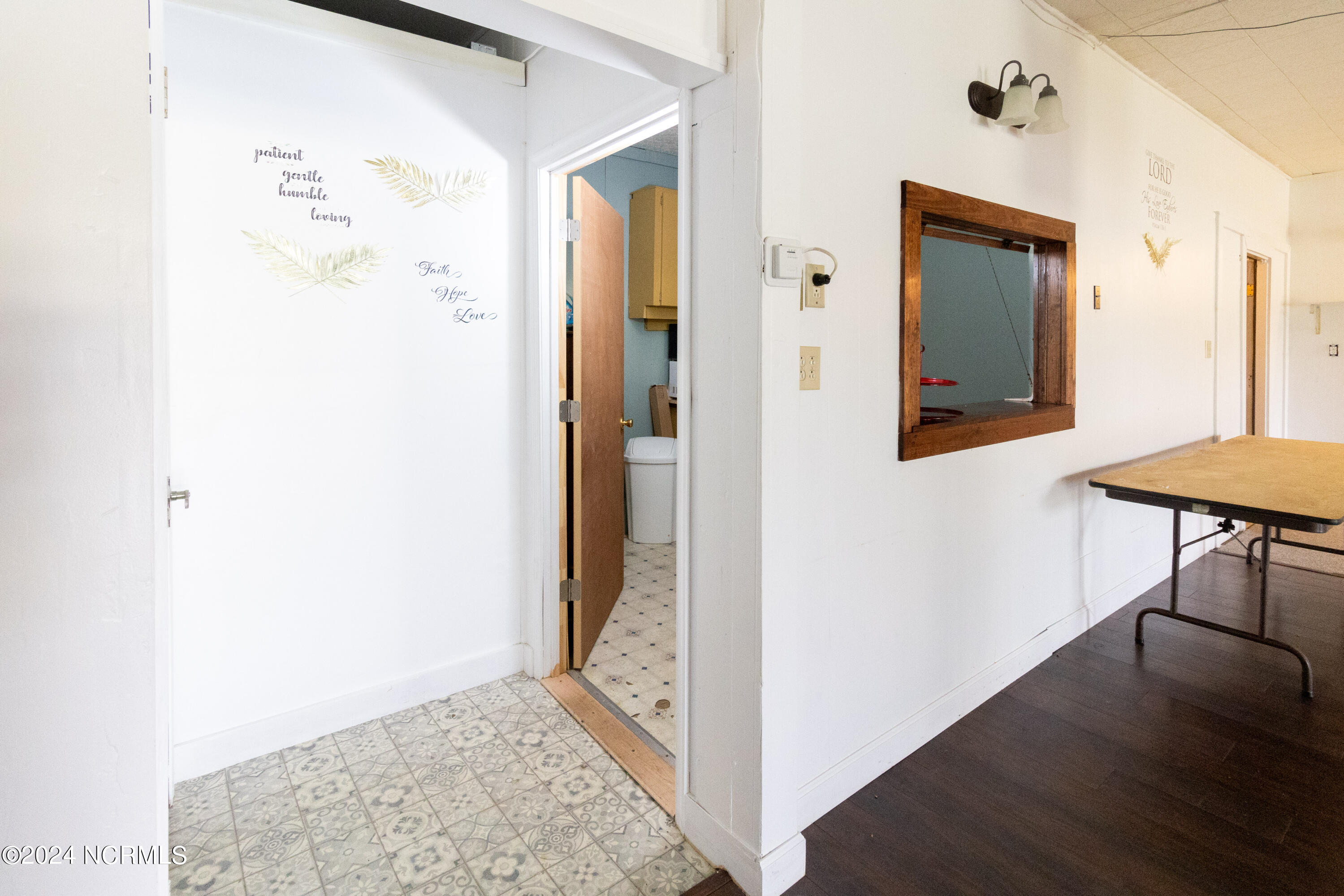 1111 N Oakum Street Property Photo 13