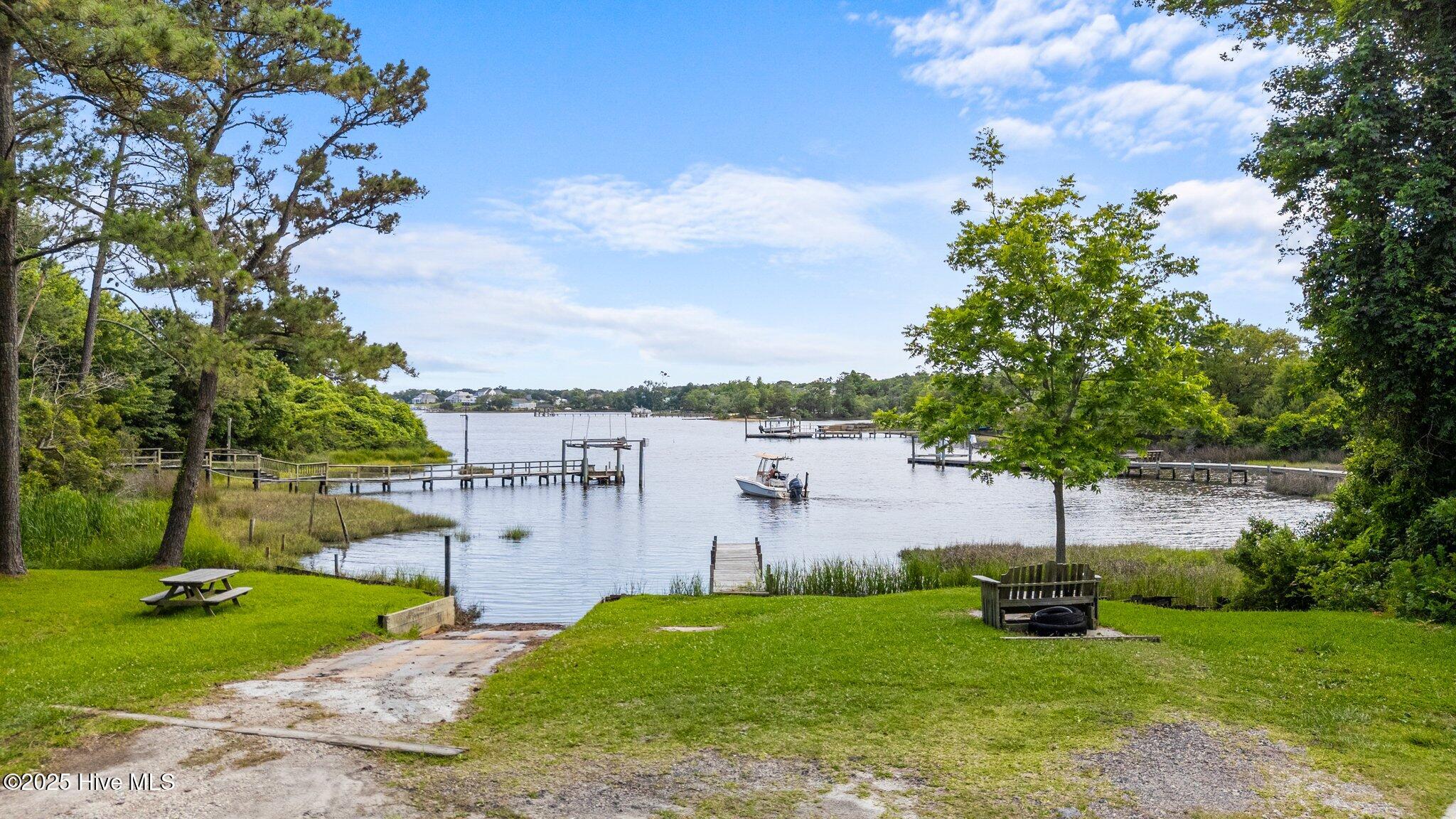 1136 &1132 Glancy Road Property Photo 8