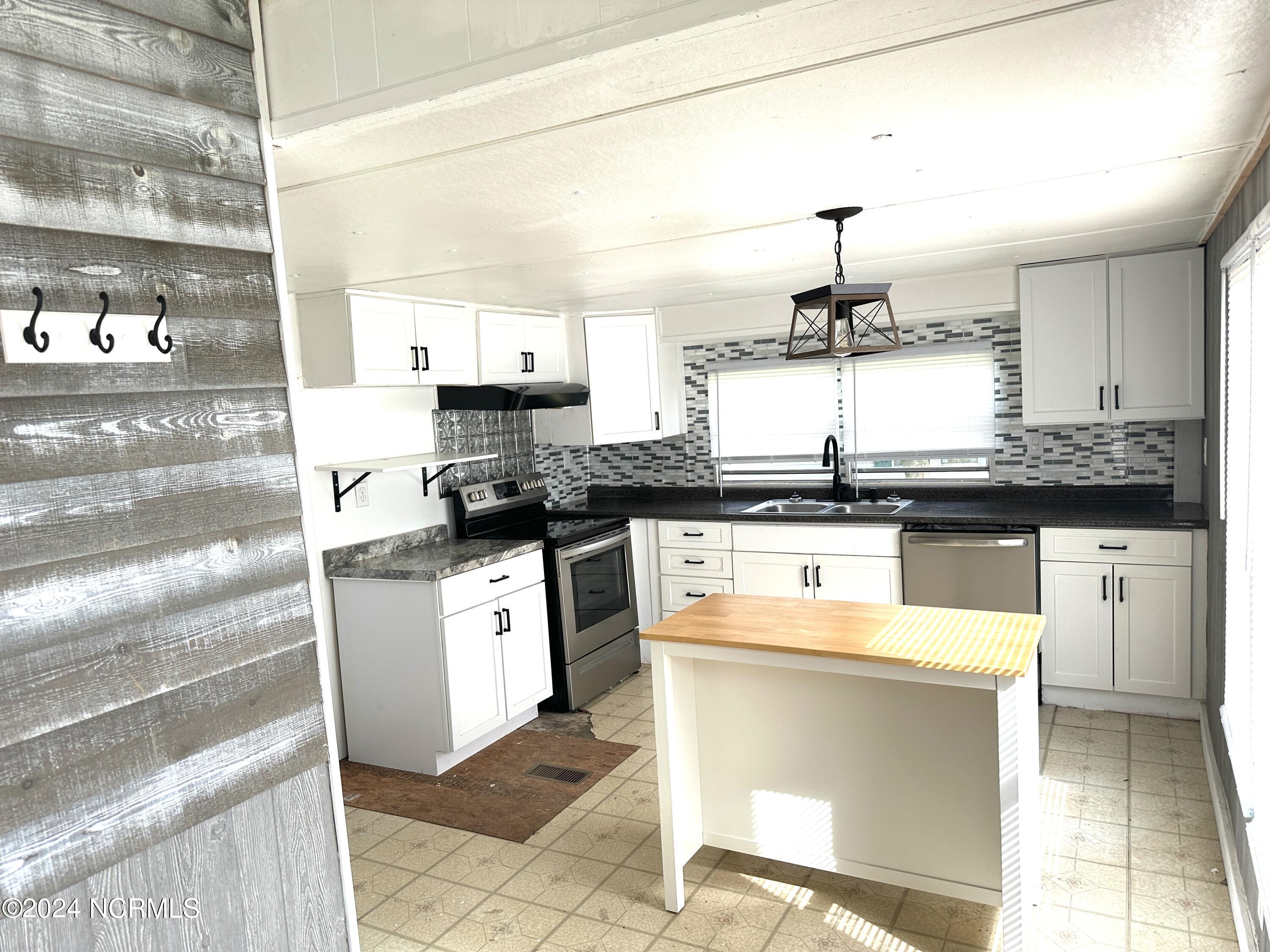 1136 &1132 Glancy Road Property Photo 13