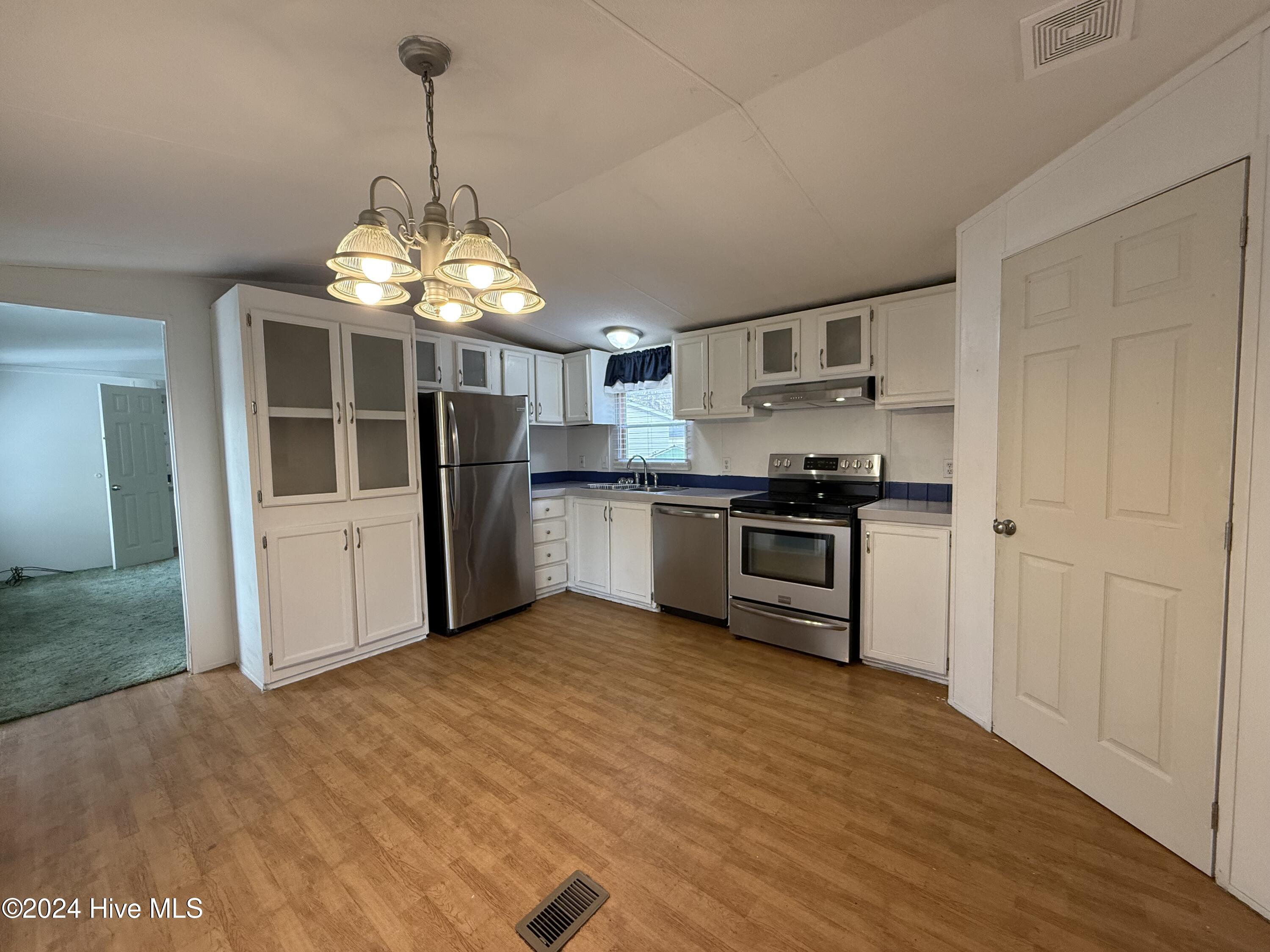 1136 &1132 Glancy Road Property Photo 42