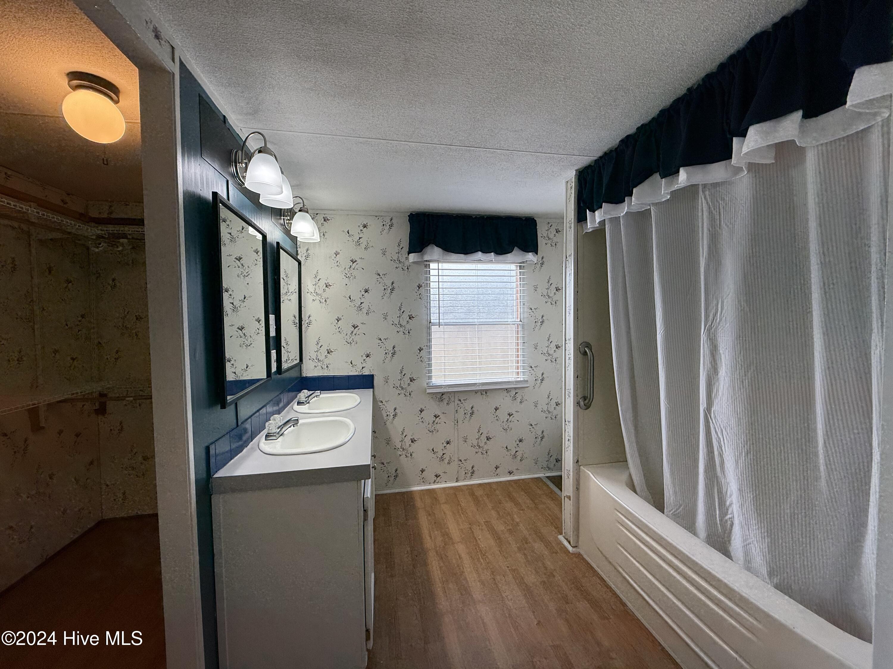 1136 &1132 Glancy Road Property Photo 48