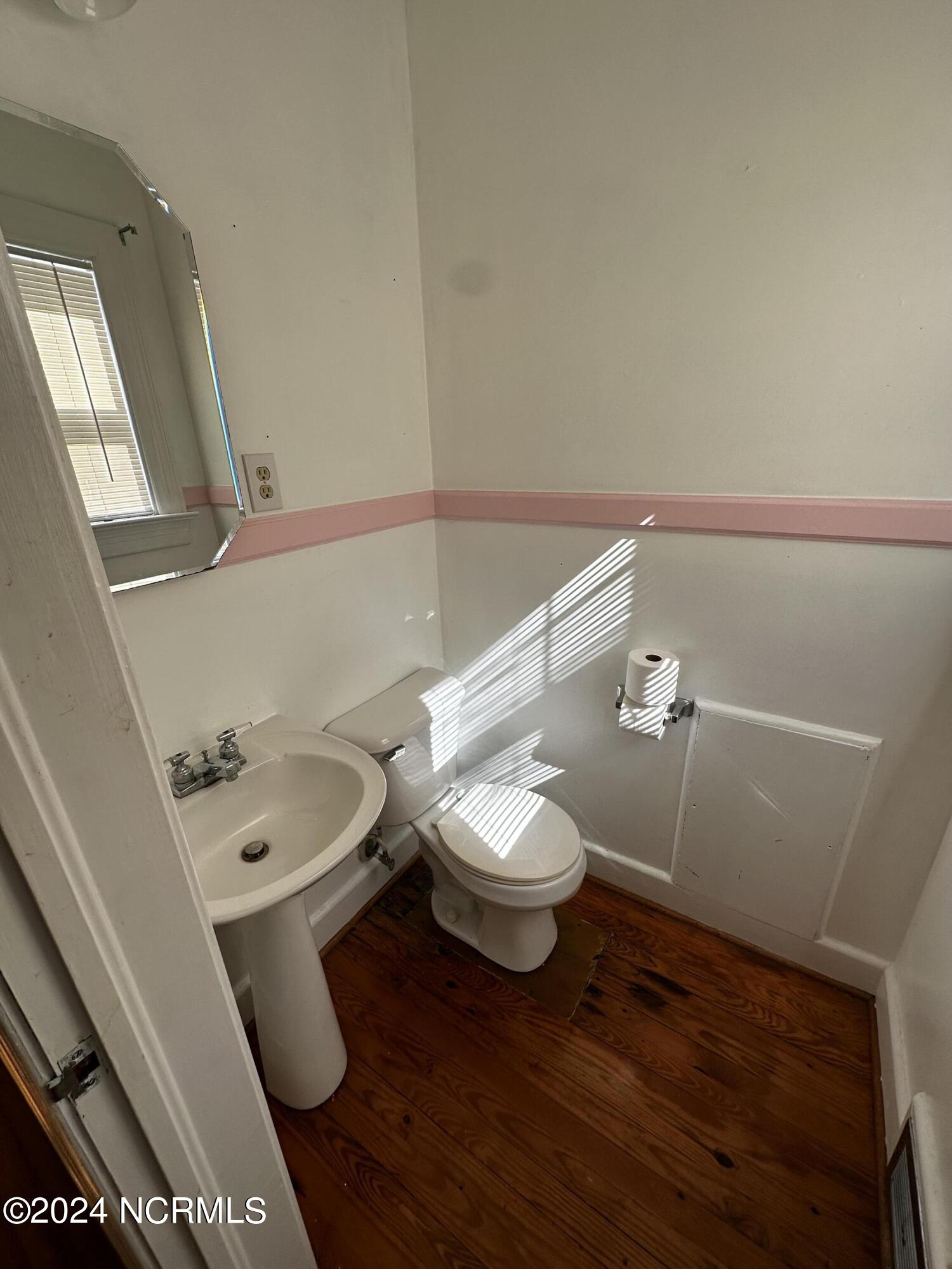 702 E Third Street Property Photo 7