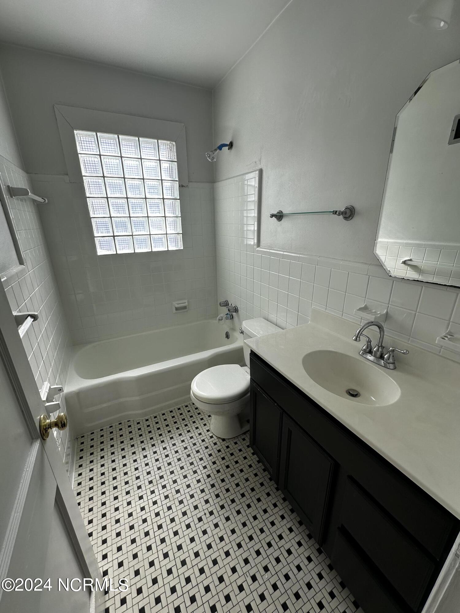 702 E Third Street Property Photo 9