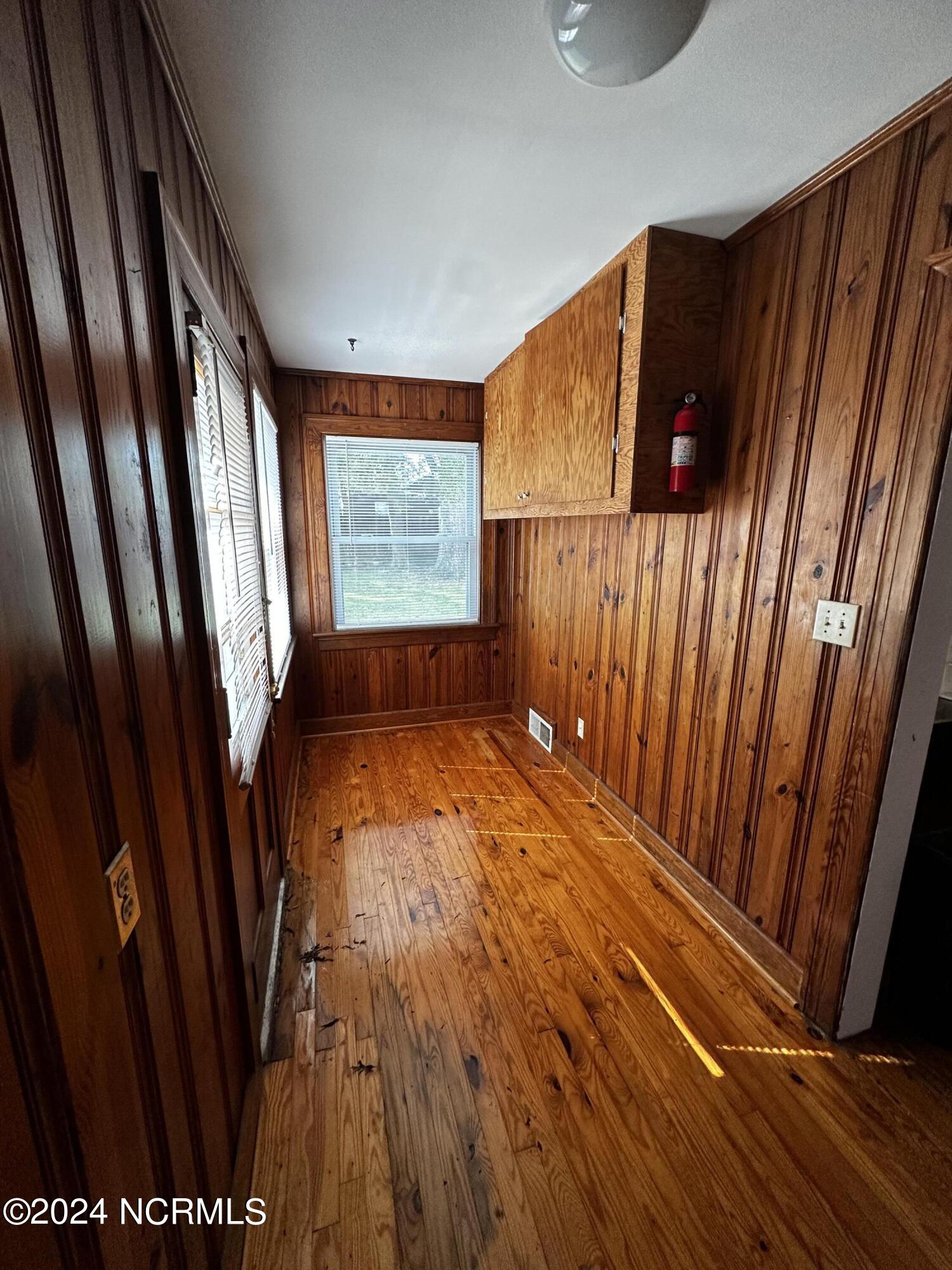 702 E Third Street Property Photo 10