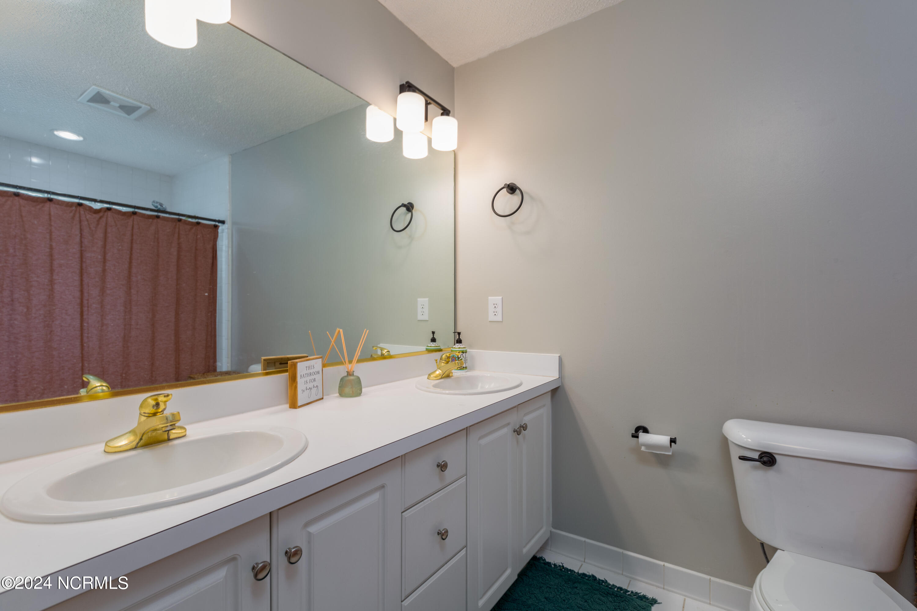 104 Angel Place Property Photo 17