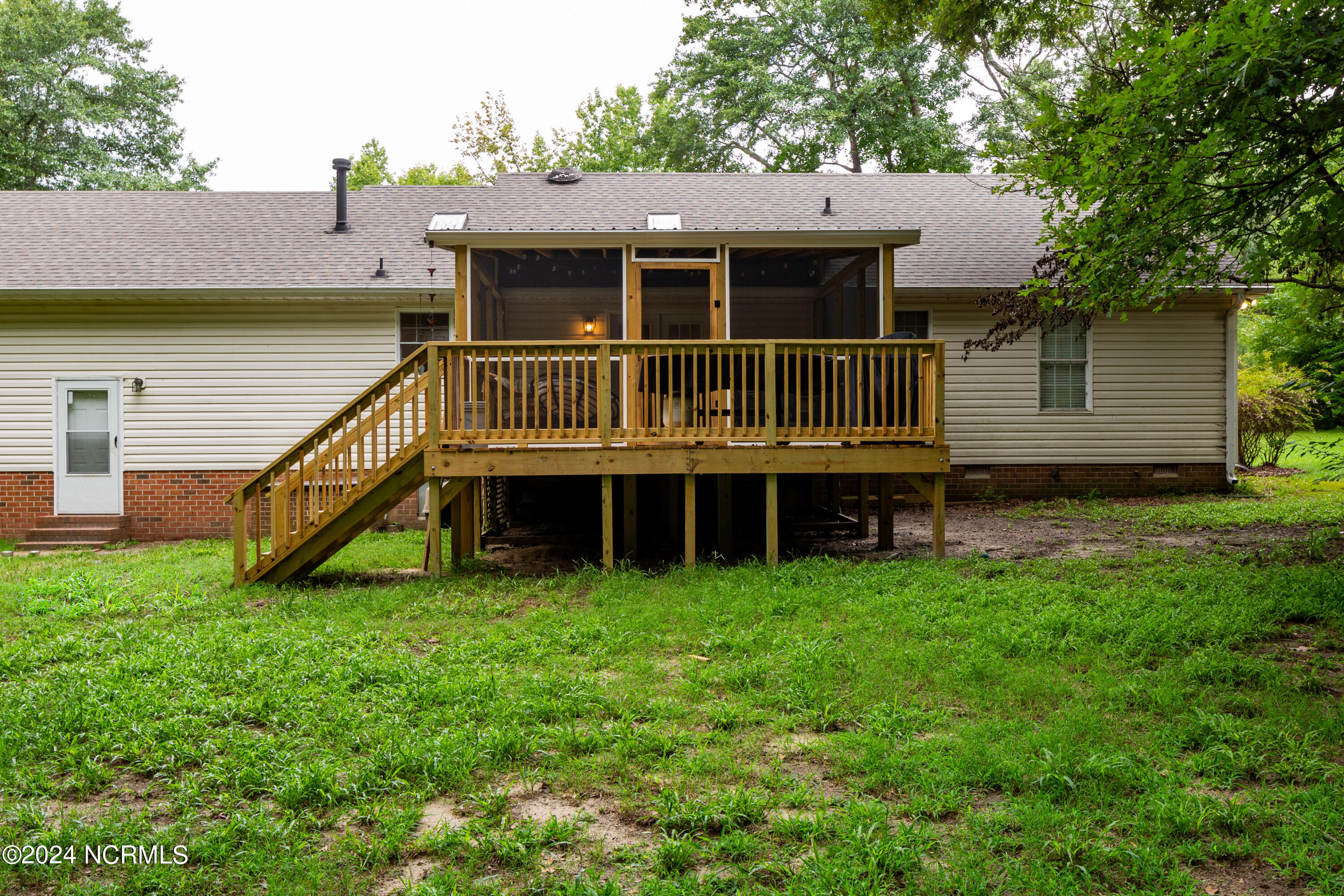 104 Angel Place Property Photo 23