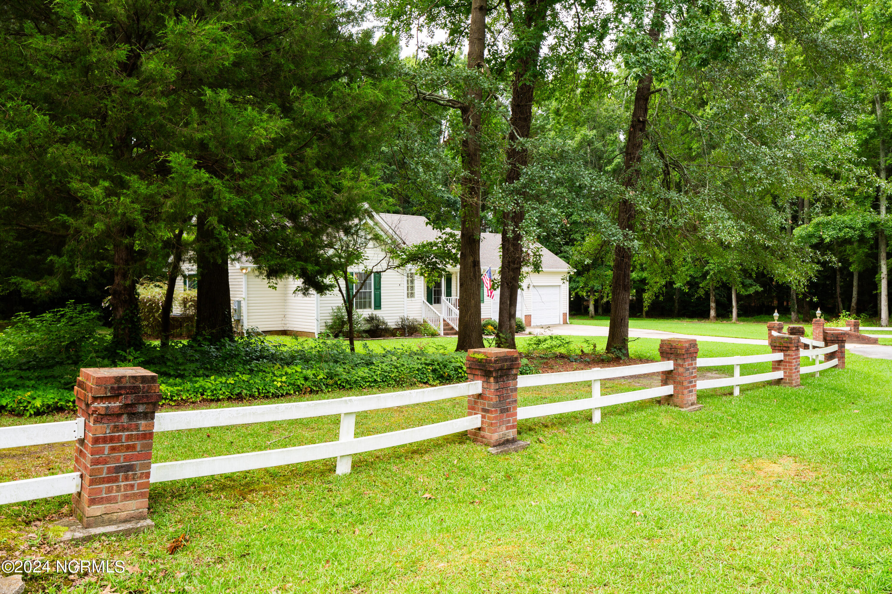 104 Angel Place Property Photo 26