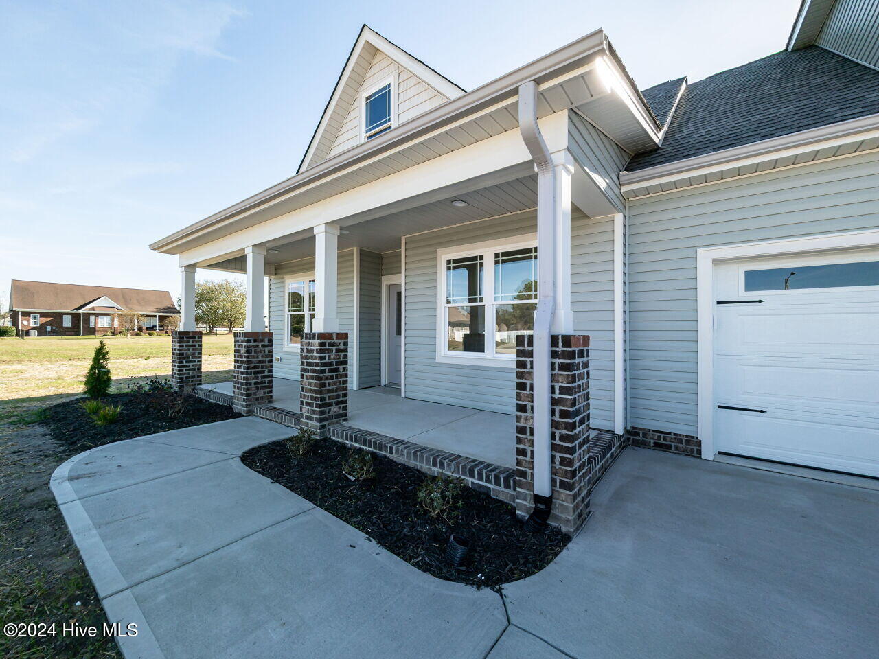 104 Askew Place Property Photo 2