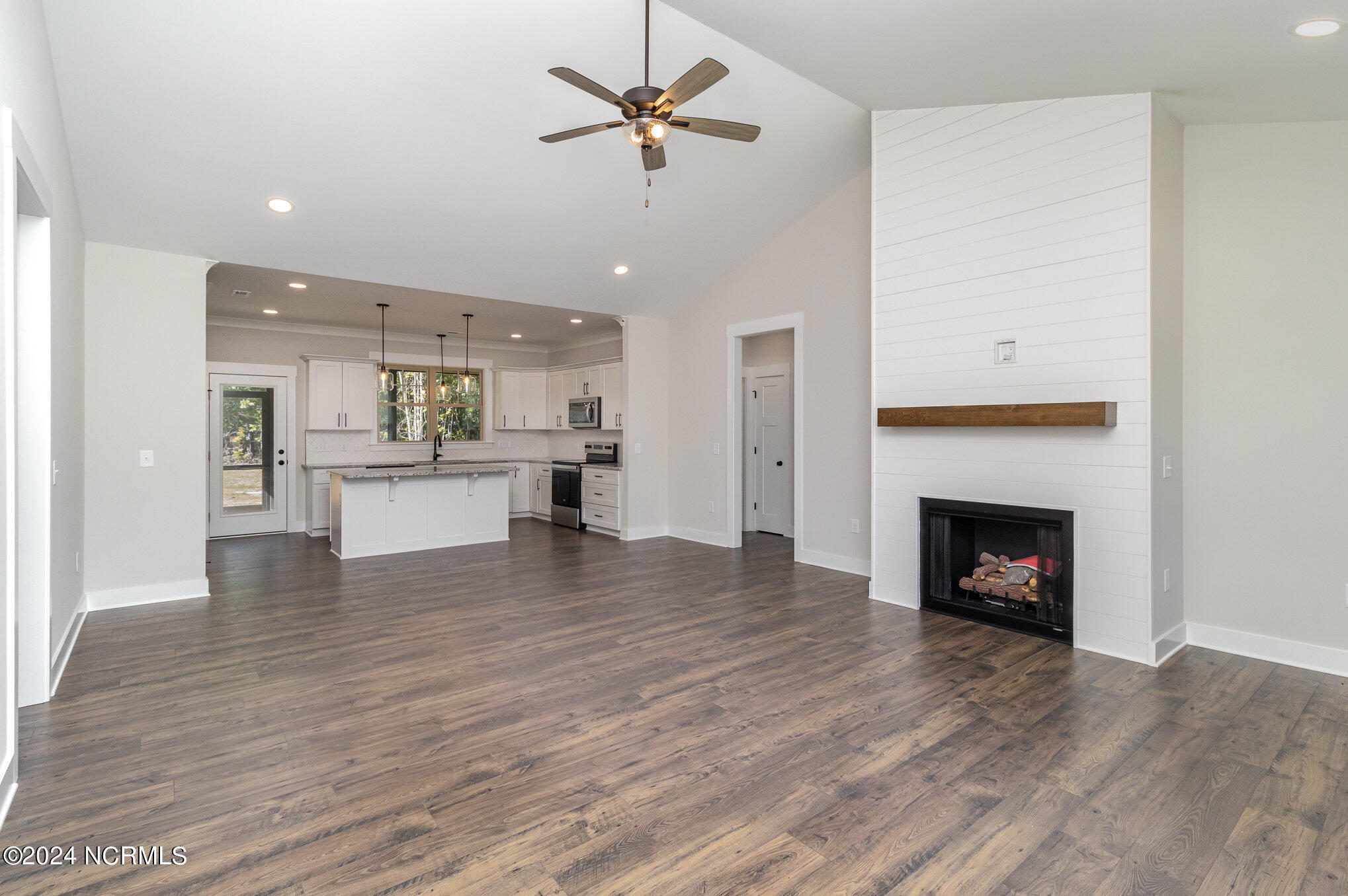 609 Tuscany Circle Property Photo 6