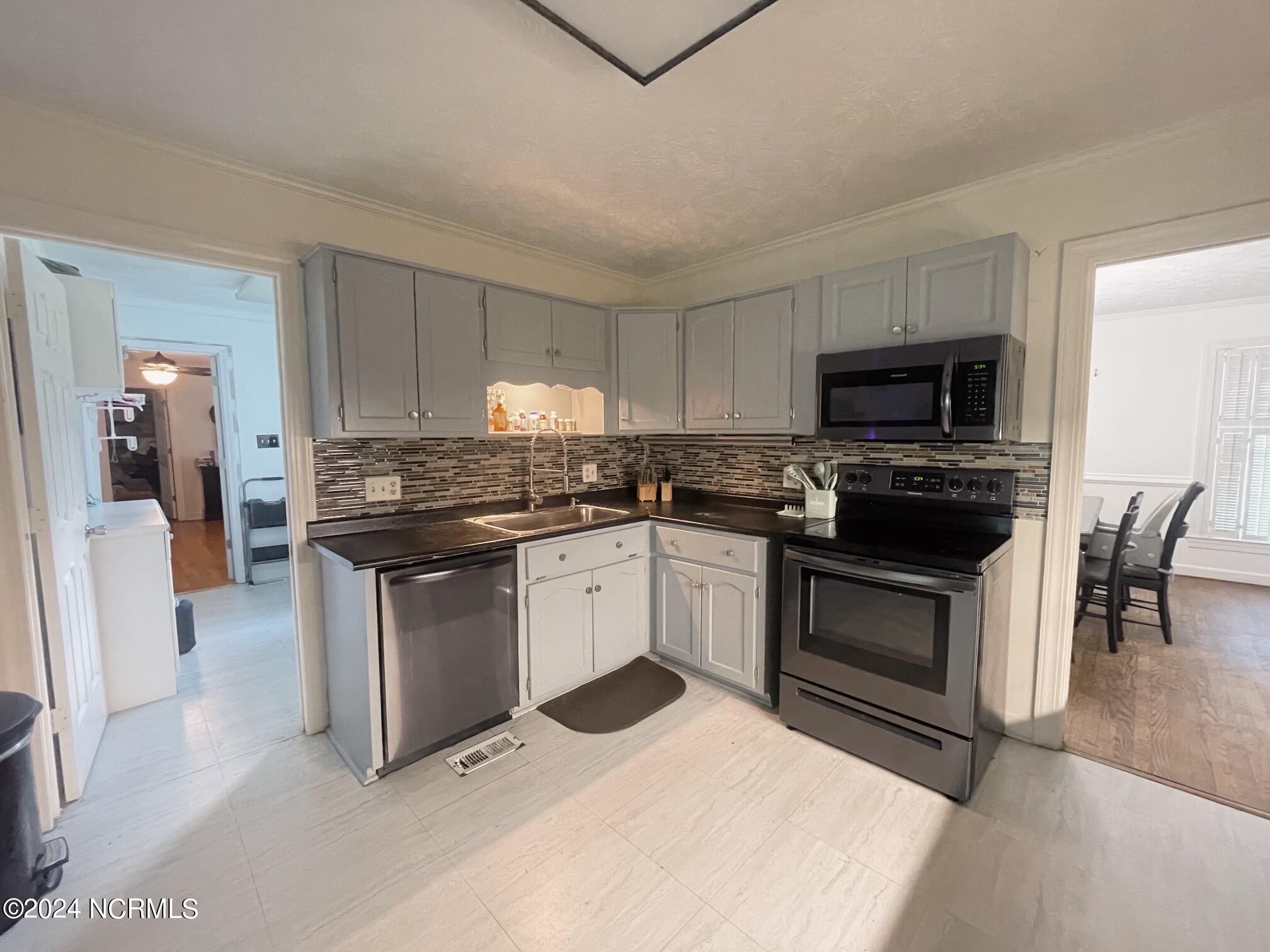 11320 Edinburgh Drive Property Photo 1