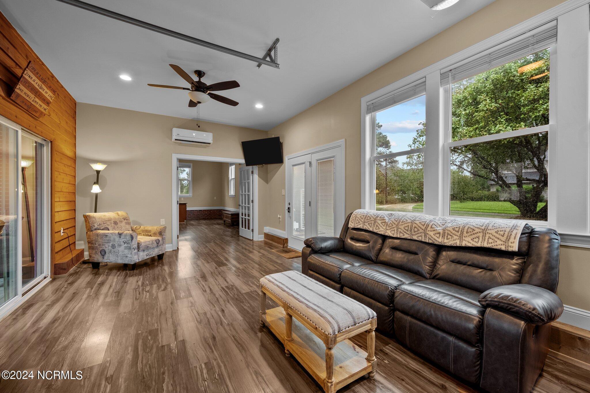 101 Grimsby Place Property Photo 15