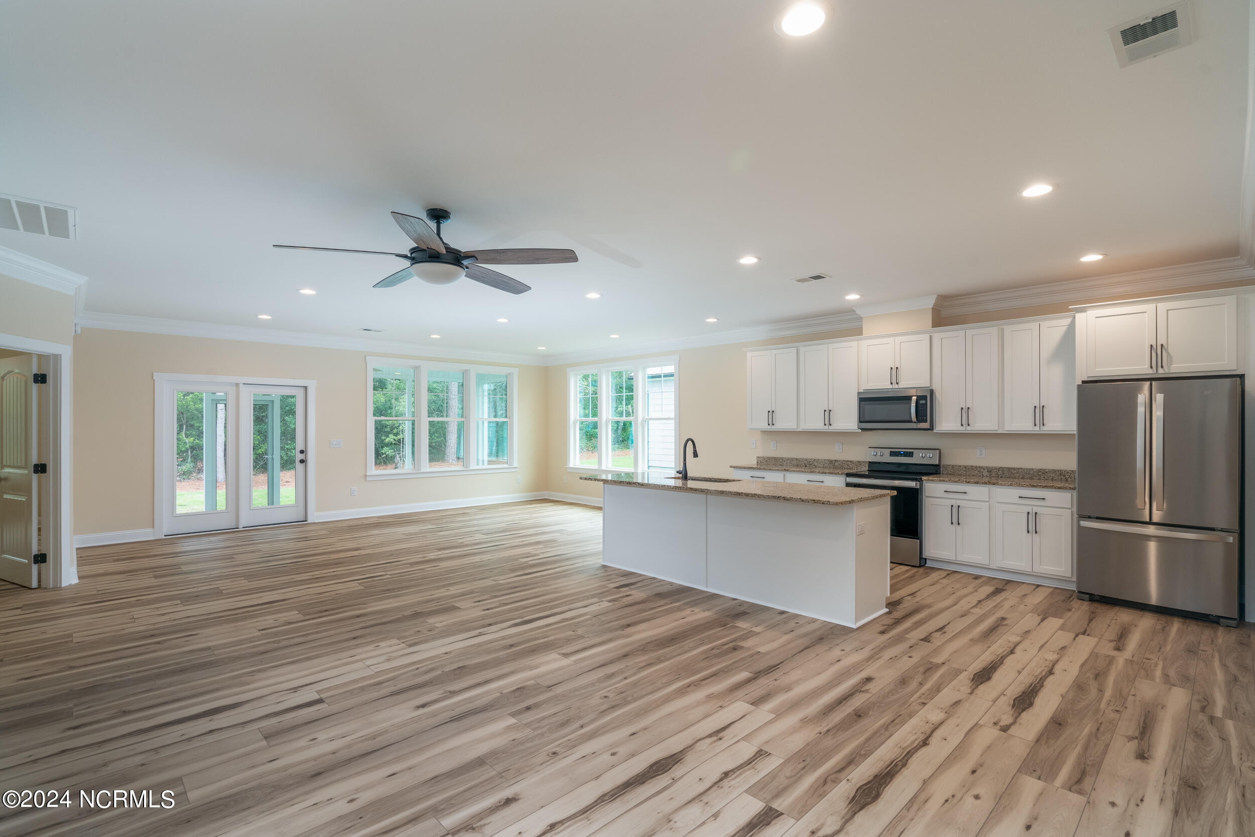 3506 E Oak Island Drive Property Photo 7