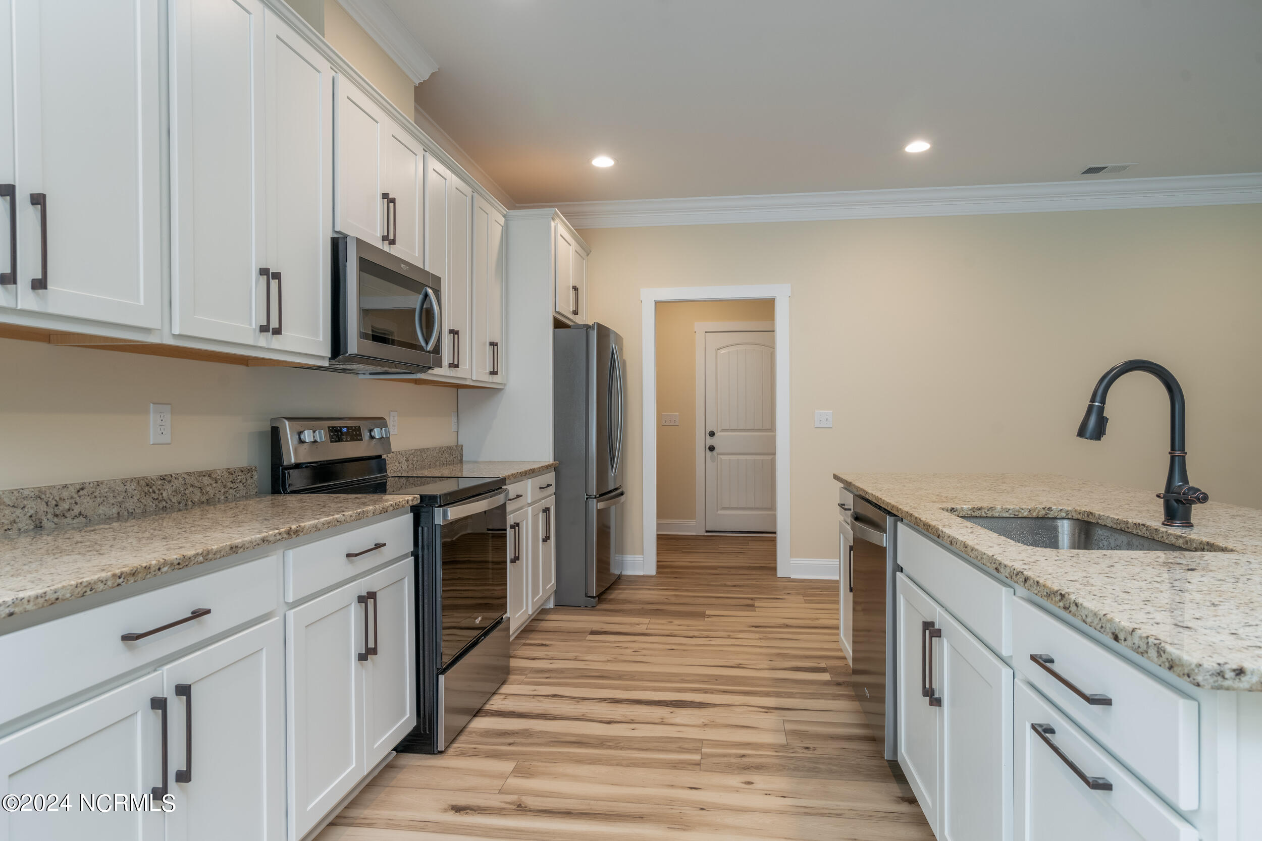 3506 E Oak Island Drive Property Photo 11