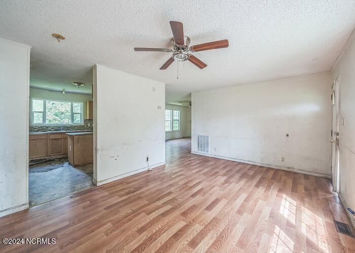 410 Satchell Street Property Photo 5