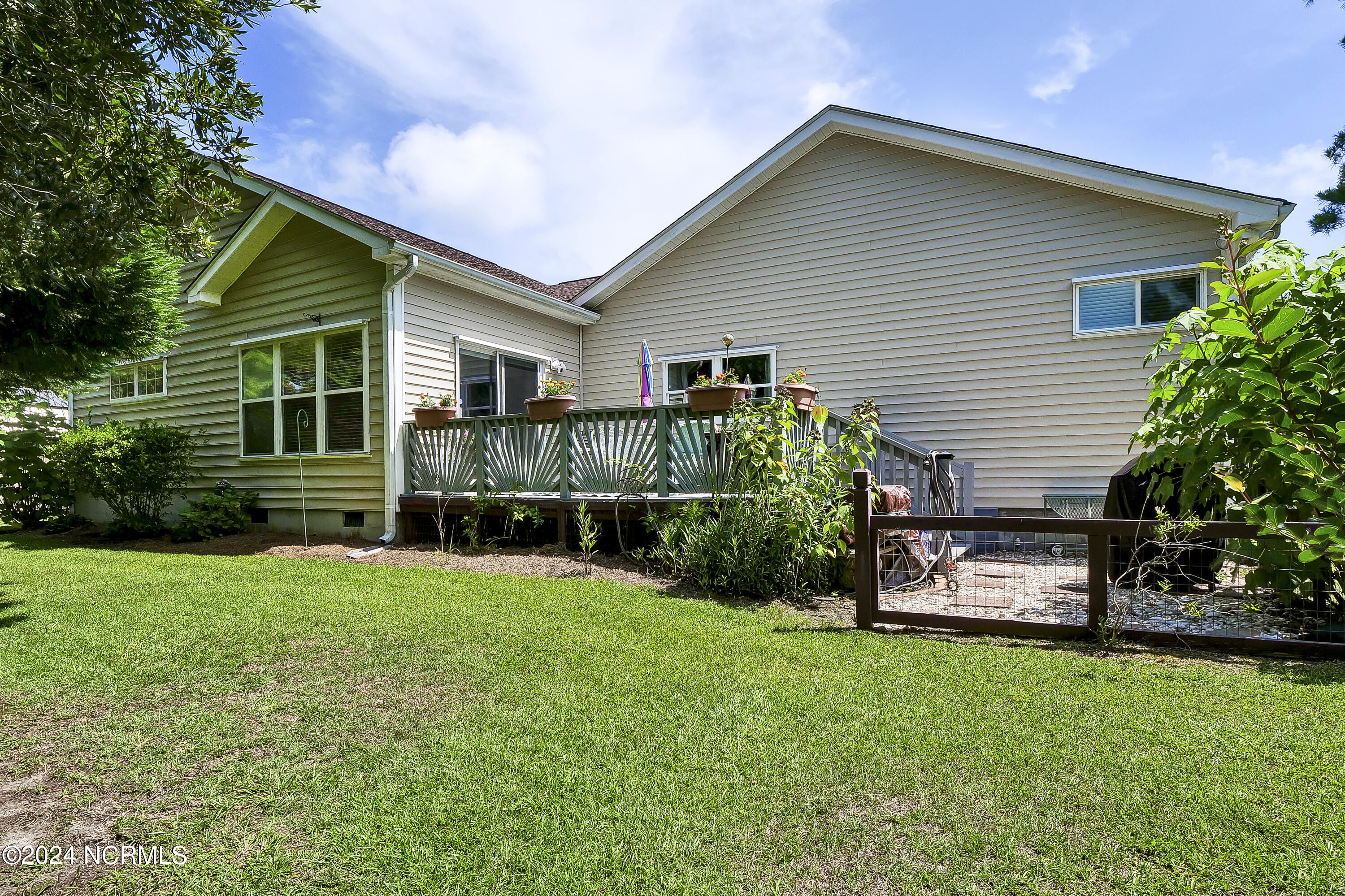 636 Wintercreeper Drive Property Photo 27