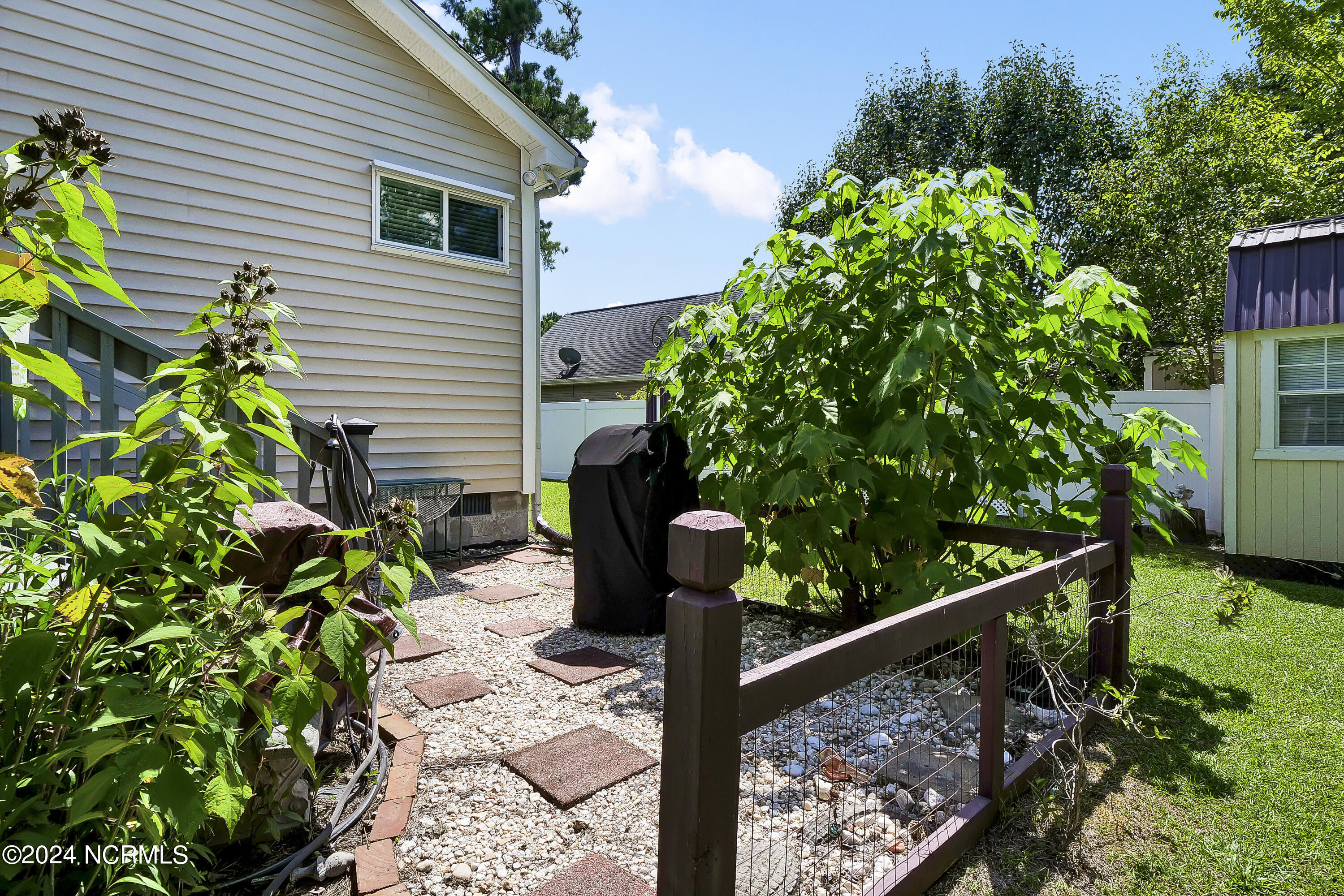 636 Wintercreeper Drive Property Photo 28