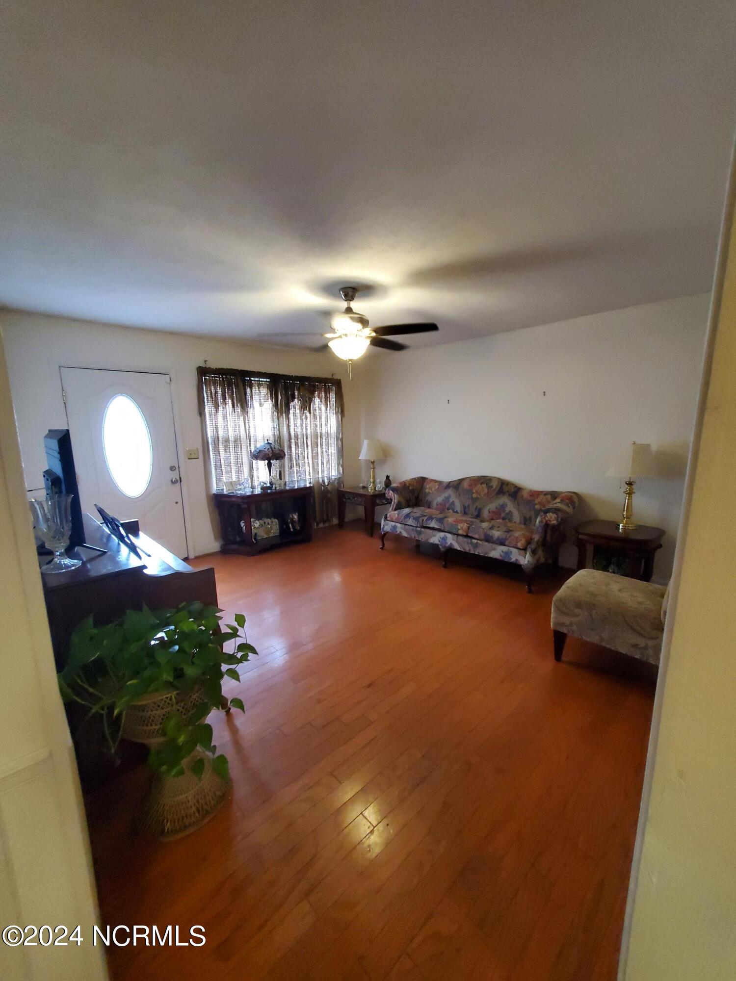 714 Walnut Street Property Photo 3