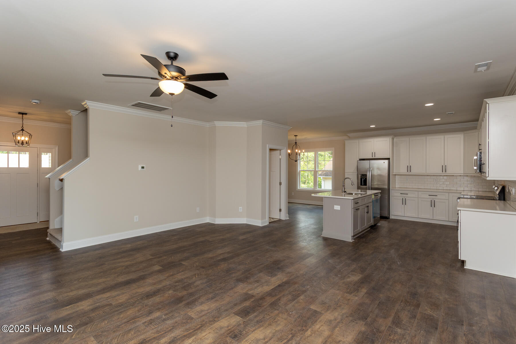 450 Spring Lake Drive Property Photo 6
