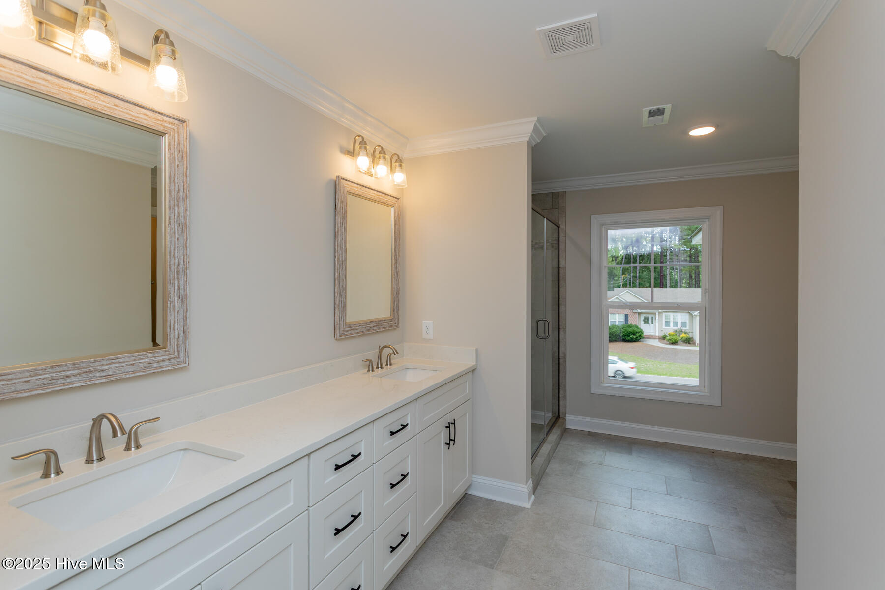 450 Spring Lake Drive Property Photo 17