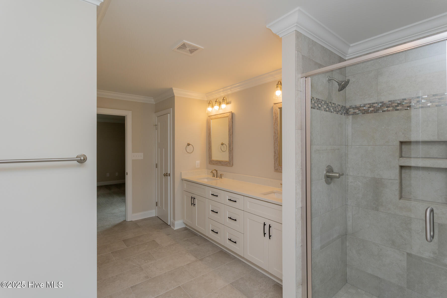450 Spring Lake Drive Property Photo 18