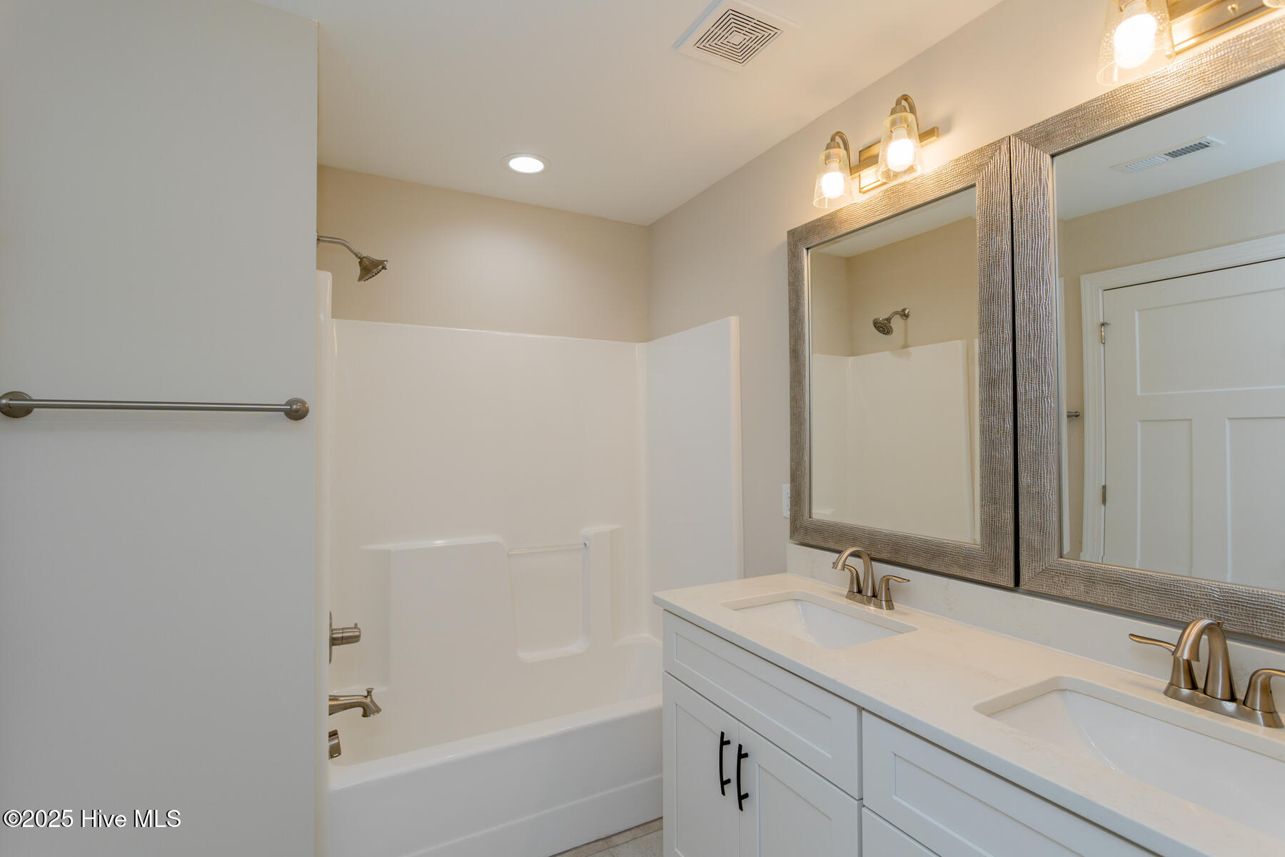 450 Spring Lake Drive Property Photo 21